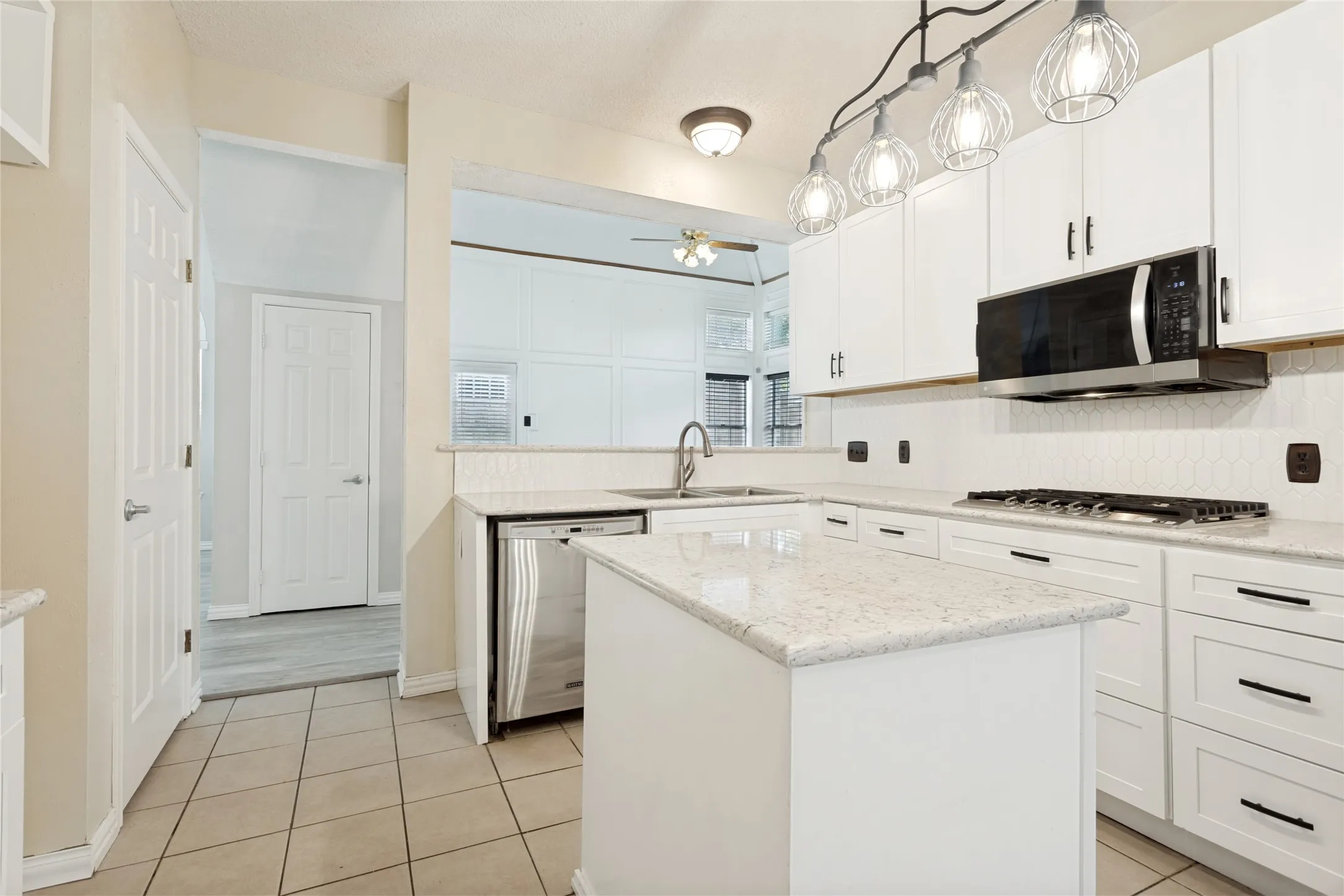 Single Family Residence For Sale in Dallas County , 2123 Daniel Way, Carrollton, Texas 75006, 4 Bedroom, 3 Bathroom, Garage spaces, 2,553 Sqft, built in 1986, mls#21350885, Real Estate Agent in Carrollton, Homes For Sale in Dallas county, Homes For Sale in Carrollton, Realtor in Carrollton Texas, Real Estate Brokerage Independent Realty Texas, Luminita Cordes Realtor