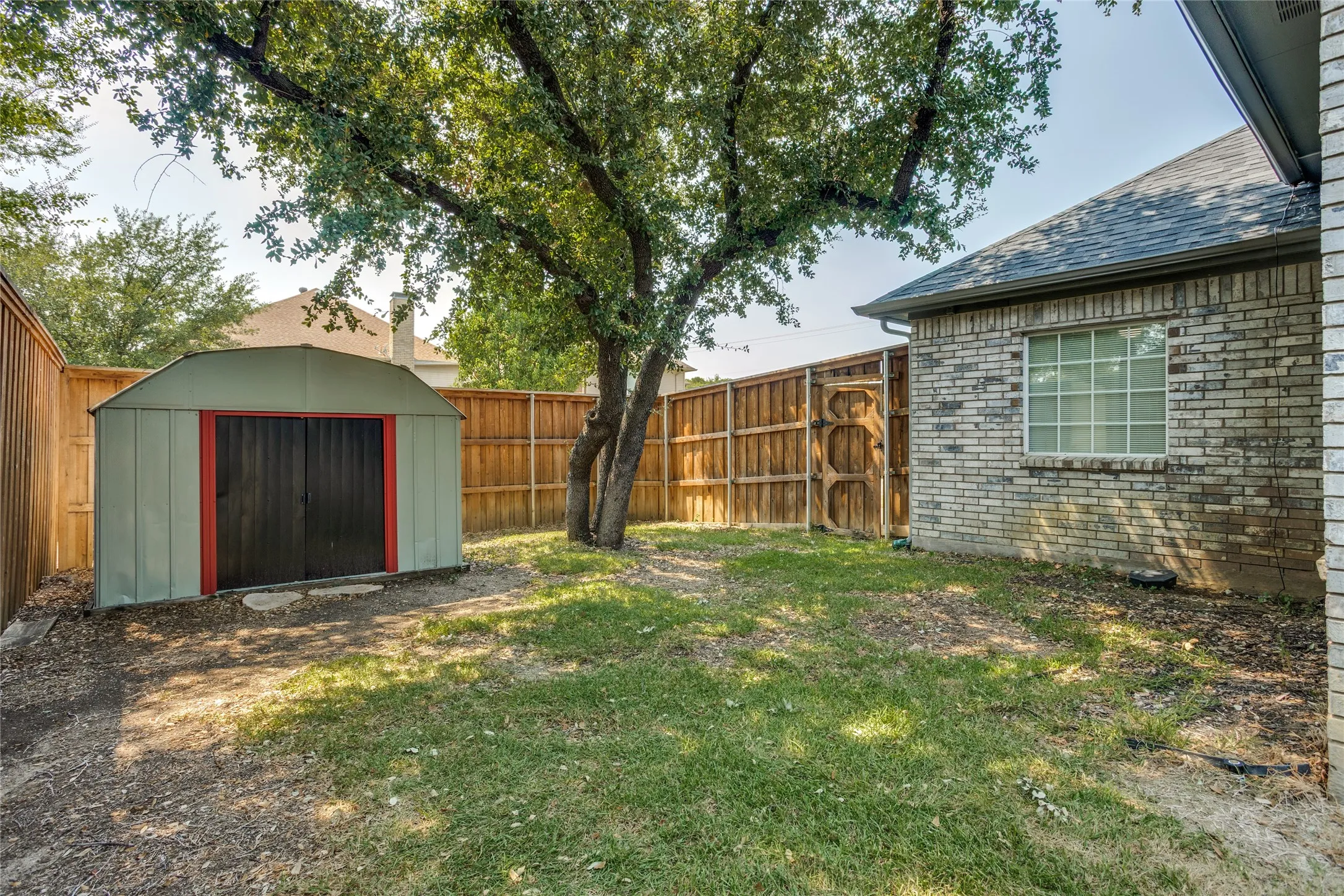 Single Family Residence For Sale in Dallas County , 2123 Daniel Way, Carrollton, Texas 75006, 4 Bedroom, 3 Bathroom, Garage spaces, 2,553 Sqft, built in 1986, mls#21350885, Real Estate Agent in Carrollton, Homes For Sale in Dallas county, Homes For Sale in Carrollton, Realtor in Carrollton Texas, Real Estate Brokerage Independent Realty Texas, Luminita Cordes Realtor