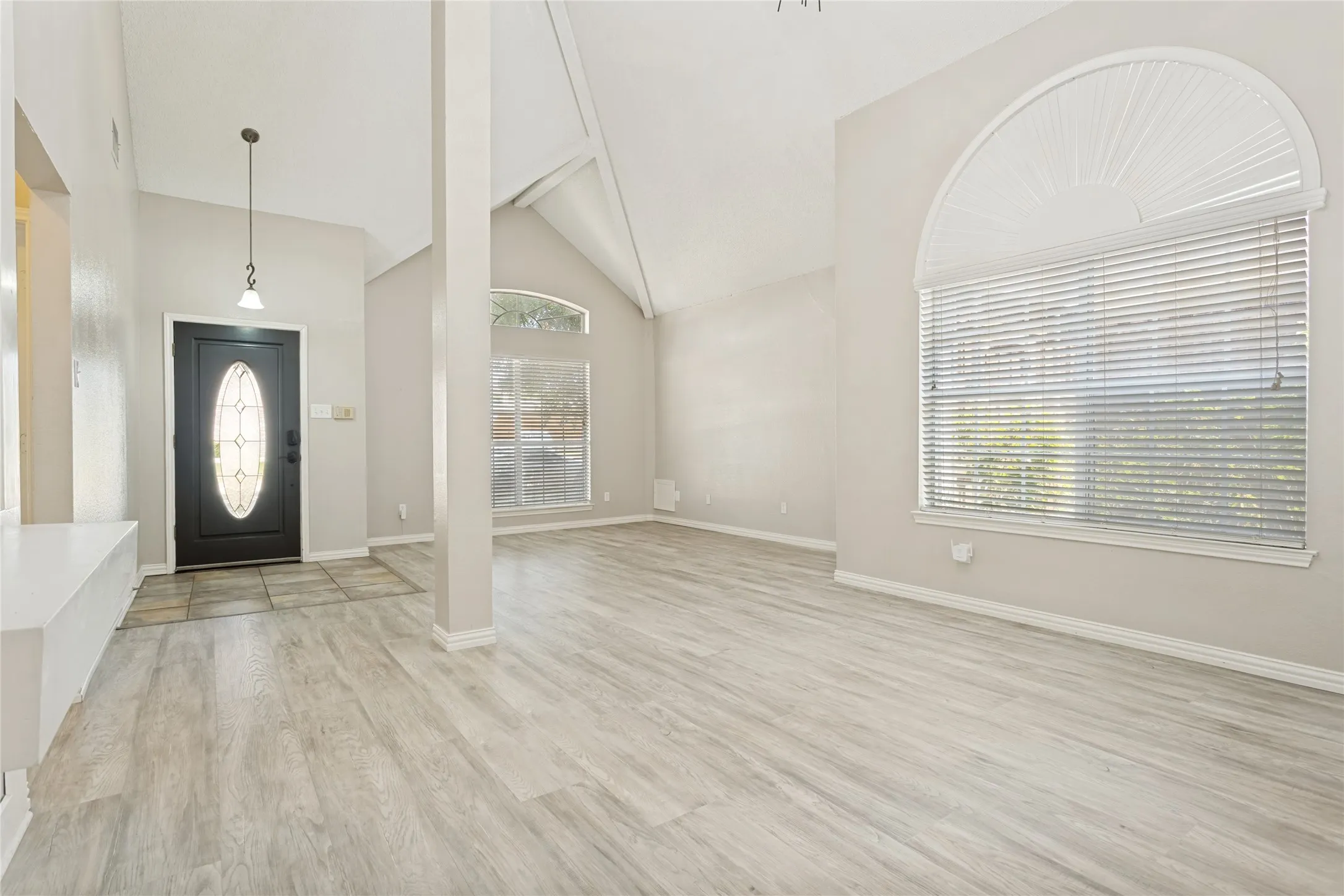 Single Family Residence For Sale in Dallas County , 2123 Daniel Way, Carrollton, Texas 75006, 4 Bedroom, 3 Bathroom, Garage spaces, 2,553 Sqft, built in 1986, mls#21350885, Real Estate Agent in Carrollton, Homes For Sale in Dallas county, Homes For Sale in Carrollton, Realtor in Carrollton Texas, Real Estate Brokerage Independent Realty Texas, Luminita Cordes Realtor