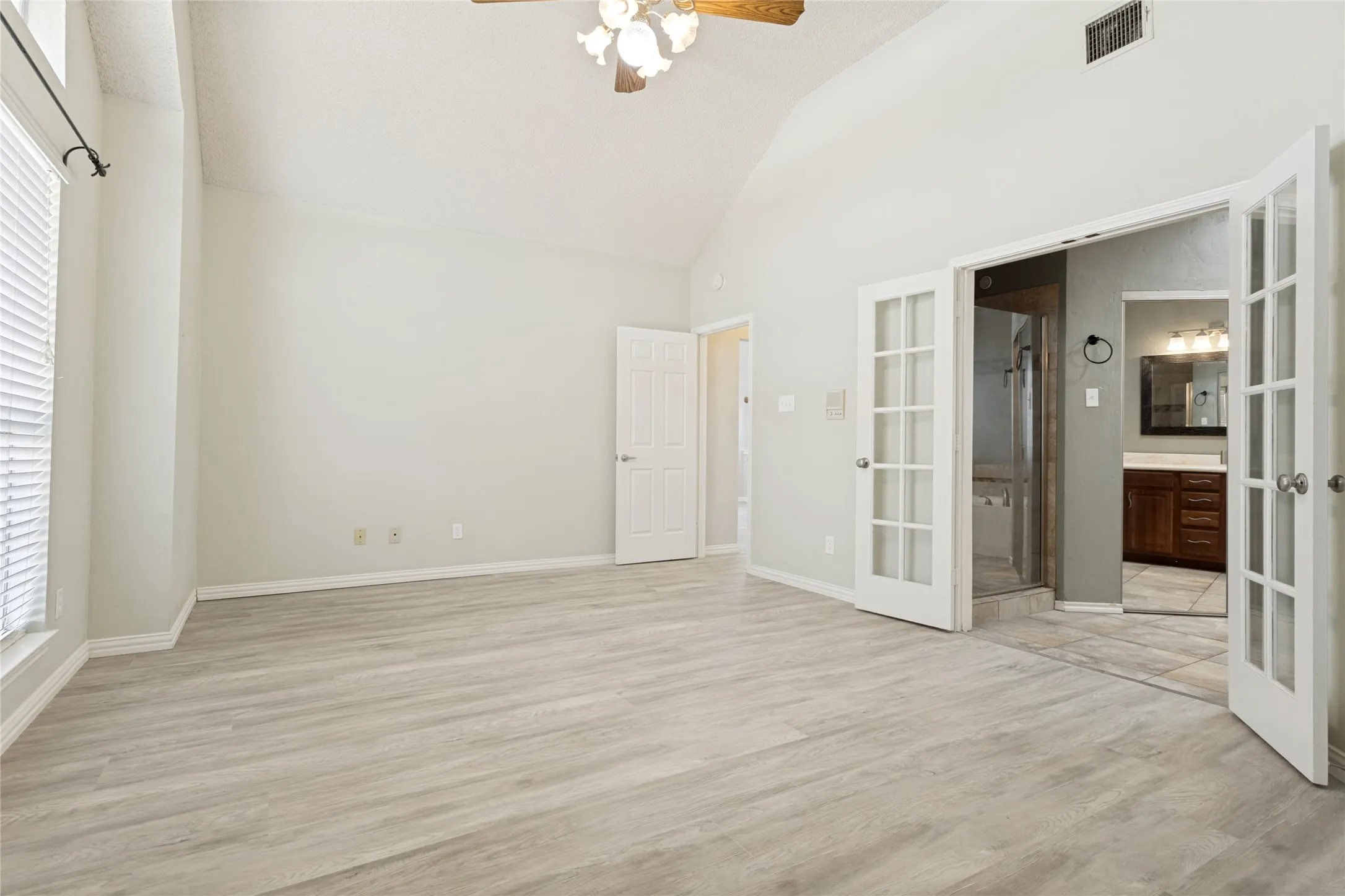 Single Family Residence For Sale in Dallas County , 2123 Daniel Way, Carrollton, Texas 75006, 4 Bedroom, 3 Bathroom, Garage spaces, 2,553 Sqft, built in 1986, mls#21350885, Real Estate Agent in Carrollton, Homes For Sale in Dallas county, Homes For Sale in Carrollton, Realtor in Carrollton Texas, Real Estate Brokerage Independent Realty Texas, Luminita Cordes Realtor