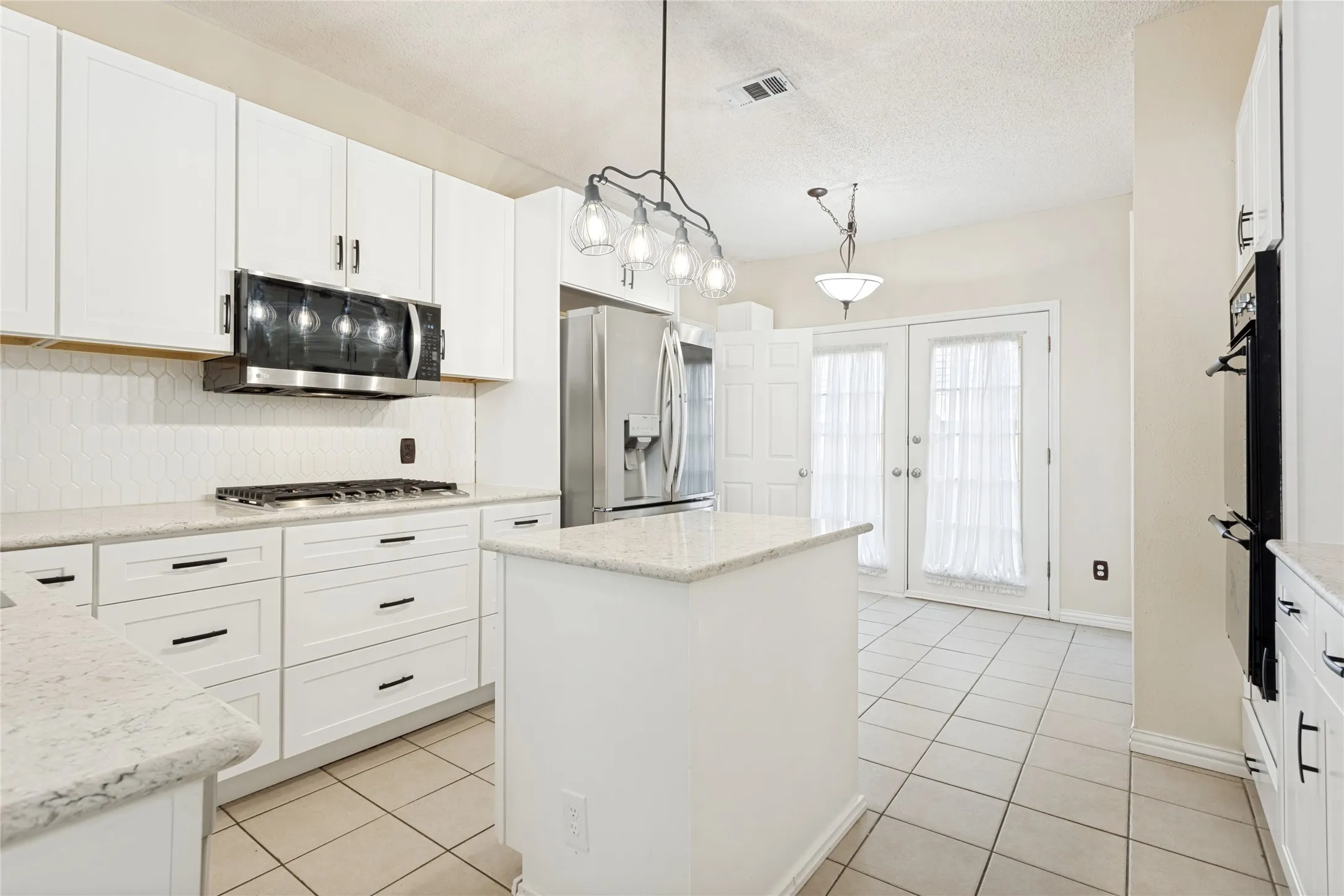 Single Family Residence For Sale in Dallas County , 2123 Daniel Way, Carrollton, Texas 75006, 4 Bedroom, 3 Bathroom, Garage spaces, 2,553 Sqft, built in 1986, mls#21350885, Real Estate Agent in Carrollton, Homes For Sale in Dallas county, Homes For Sale in Carrollton, Realtor in Carrollton Texas, Real Estate Brokerage Independent Realty Texas, Luminita Cordes Realtor