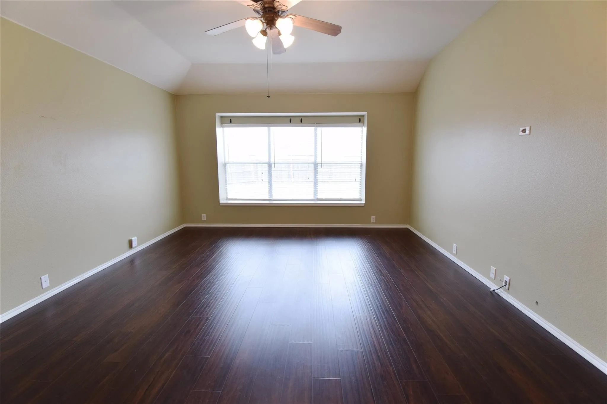 Single Family Residence For Rent in Tarrant County , 1006 Abigail Drive, Arlington, Texas 76002, 3 Bedroom, 2 Bathroom, 2 Garage spaces, 1,784 Sqft, built in 2007, mls#21352158, Real Estate Agent in Arlington, Homes For Rent in Tarrant county, Homes For Rent in Arlington, Realtor in Arlington Texas, Real Estate Brokerage Independent Realty Texas, Luminita Cordes Realtor