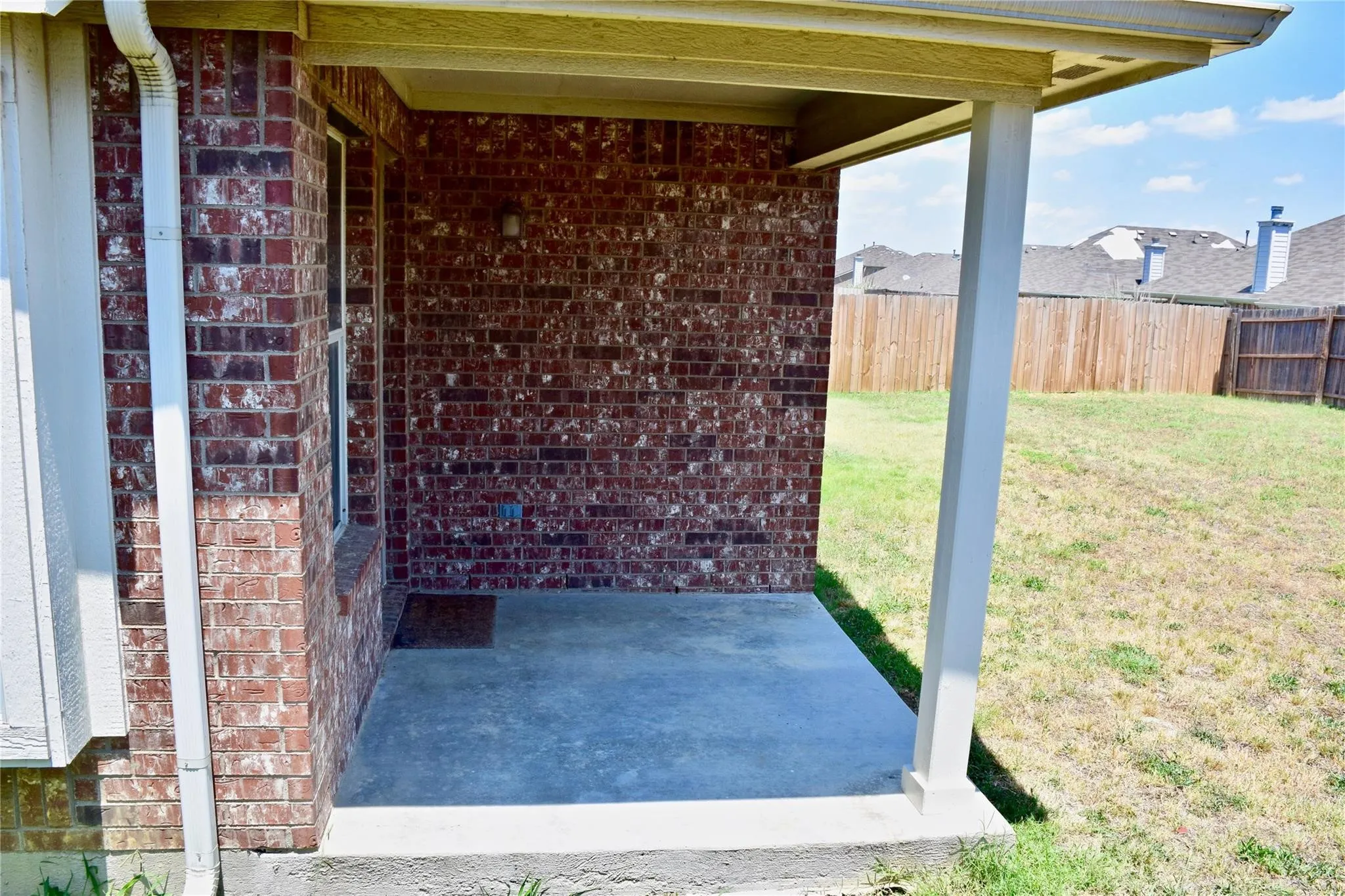 Single Family Residence For Rent in Tarrant County , 1006 Abigail Drive, Arlington, Texas 76002, 3 Bedroom, 2 Bathroom, 2 Garage spaces, 1,784 Sqft, built in 2007, mls#21352158, Real Estate Agent in Arlington, Homes For Rent in Tarrant county, Homes For Rent in Arlington, Realtor in Arlington Texas, Real Estate Brokerage Independent Realty Texas, Luminita Cordes Realtor