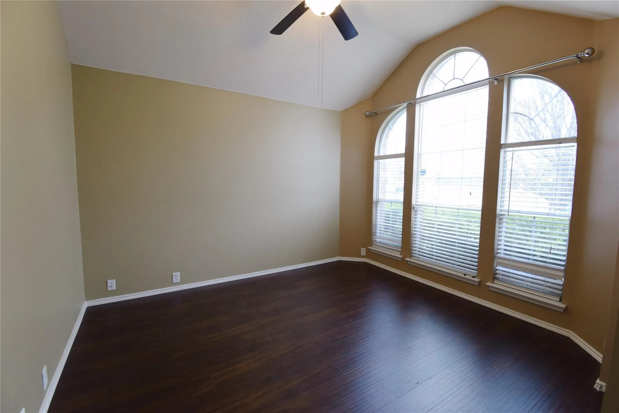 Single Family Residence For Rent in Tarrant County , 1006 Abigail Drive, Arlington, Texas 76002, 3 Bedroom, 2 Bathroom, 2 Garage spaces, 1,784 Sqft, built in 2007, mls#21352158, Real Estate Agent in Arlington, Homes For Rent in Tarrant county, Homes For Rent in Arlington, Realtor in Arlington Texas, Real Estate Brokerage Independent Realty Texas, Luminita Cordes Realtor