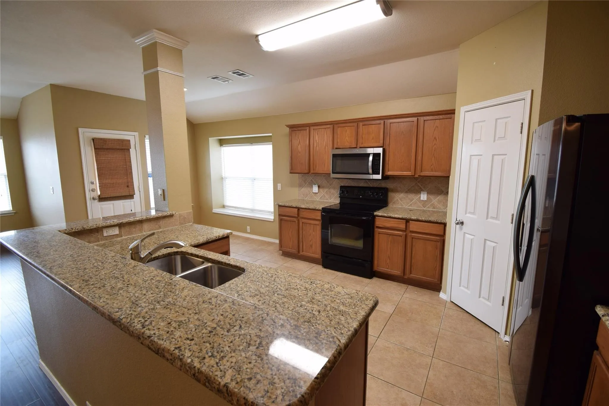 Single Family Residence For Rent in Tarrant County , 1006 Abigail Drive, Arlington, Texas 76002, 3 Bedroom, 2 Bathroom, 2 Garage spaces, 1,784 Sqft, built in 2007, mls#21352158, Real Estate Agent in Arlington, Homes For Rent in Tarrant county, Homes For Rent in Arlington, Realtor in Arlington Texas, Real Estate Brokerage Independent Realty Texas, Luminita Cordes Realtor