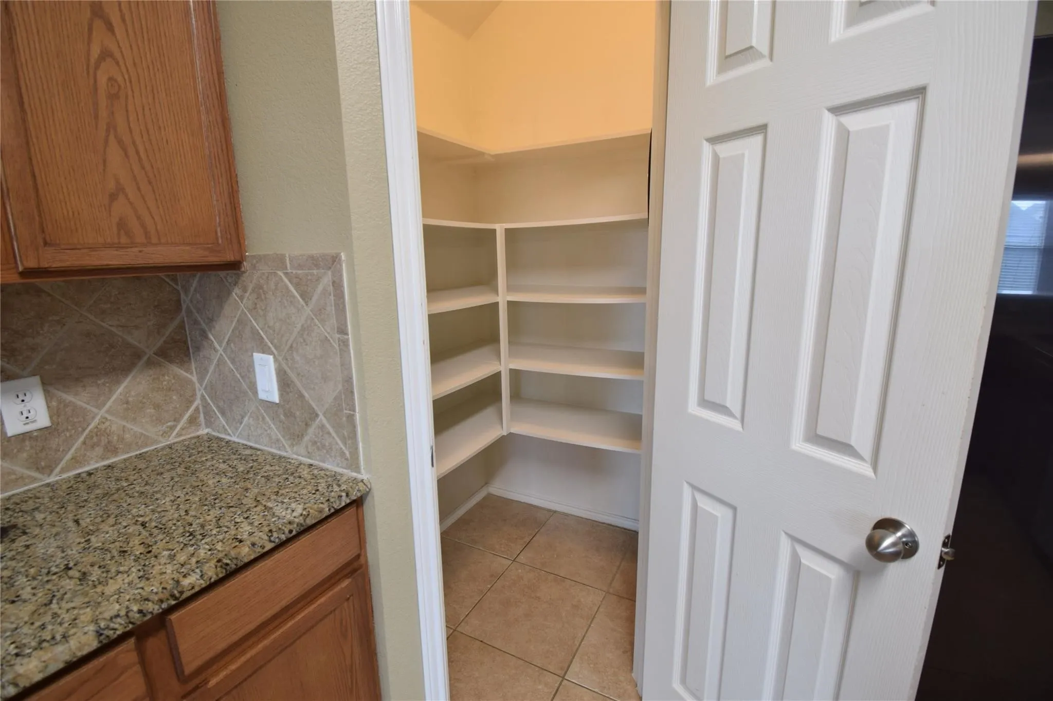 Single Family Residence For Rent in Tarrant County , 1006 Abigail Drive, Arlington, Texas 76002, 3 Bedroom, 2 Bathroom, 2 Garage spaces, 1,784 Sqft, built in 2007, mls#21352158, Real Estate Agent in Arlington, Homes For Rent in Tarrant county, Homes For Rent in Arlington, Realtor in Arlington Texas, Real Estate Brokerage Independent Realty Texas, Luminita Cordes Realtor