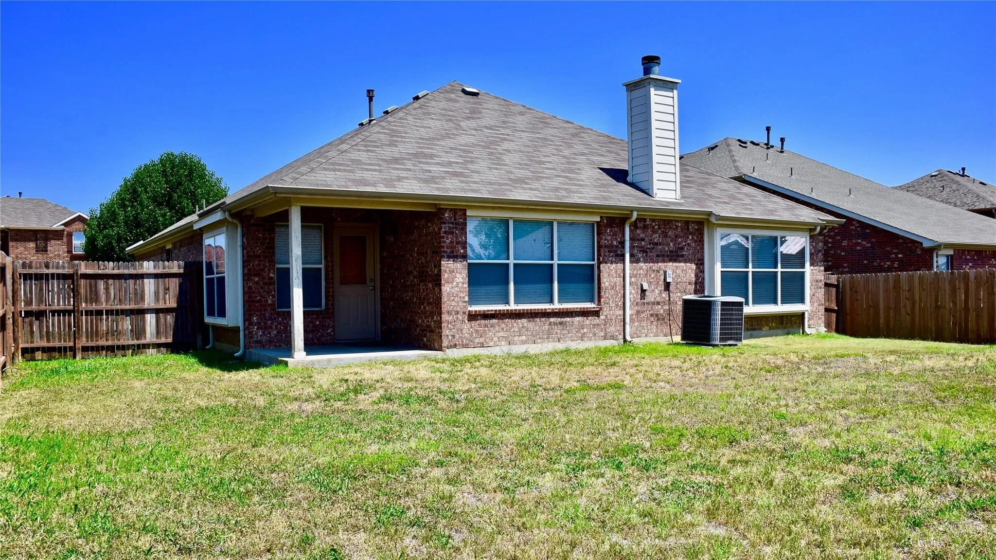 Single Family Residence For Rent in Tarrant County , 1006 Abigail Drive, Arlington, Texas 76002, 3 Bedroom, 2 Bathroom, 2 Garage spaces, 1,784 Sqft, built in 2007, mls#21352158, Real Estate Agent in Arlington, Homes For Rent in Tarrant county, Homes For Rent in Arlington, Realtor in Arlington Texas, Real Estate Brokerage Independent Realty Texas, Luminita Cordes Realtor