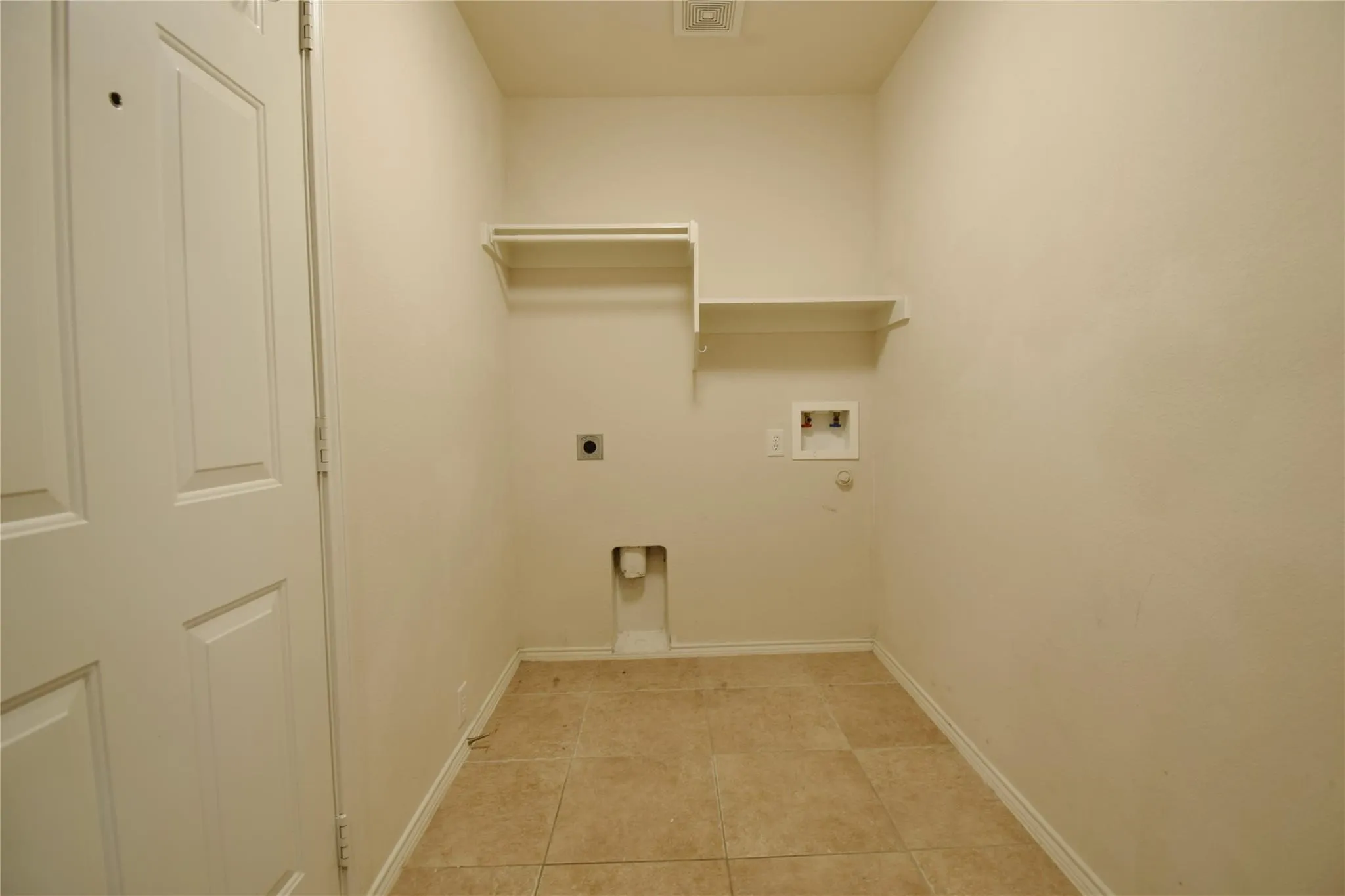 Single Family Residence For Rent in Tarrant County , 1006 Abigail Drive, Arlington, Texas 76002, 3 Bedroom, 2 Bathroom, 2 Garage spaces, 1,784 Sqft, built in 2007, mls#21352158, Real Estate Agent in Arlington, Homes For Rent in Tarrant county, Homes For Rent in Arlington, Realtor in Arlington Texas, Real Estate Brokerage Independent Realty Texas, Luminita Cordes Realtor