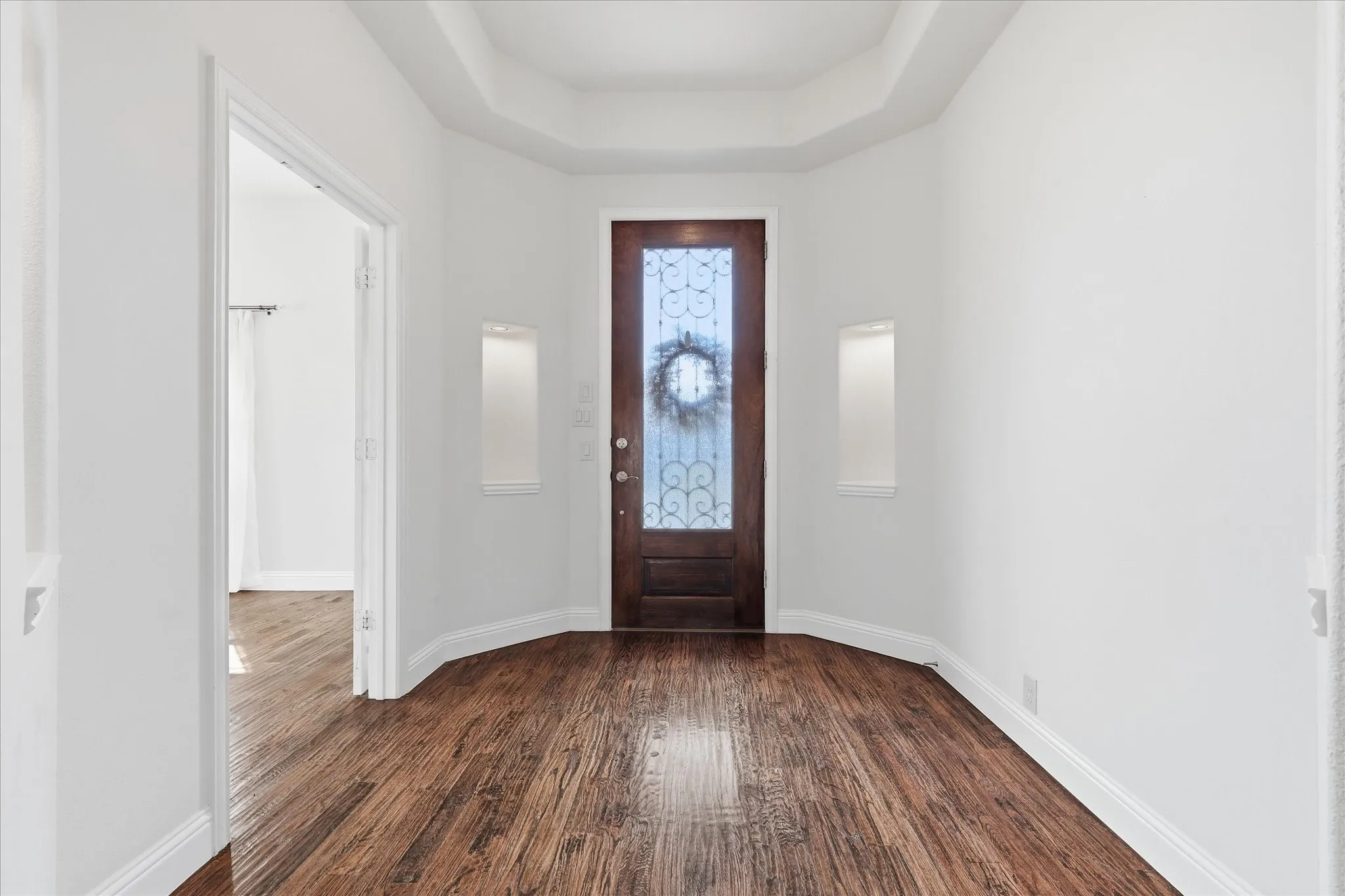 Open & bright entry.