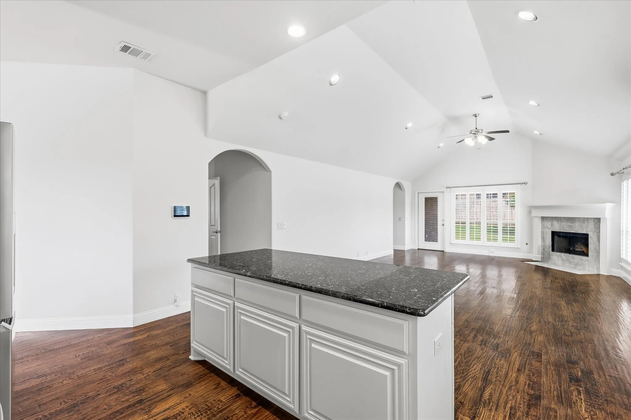 Great space for family gatherings & entertaining.