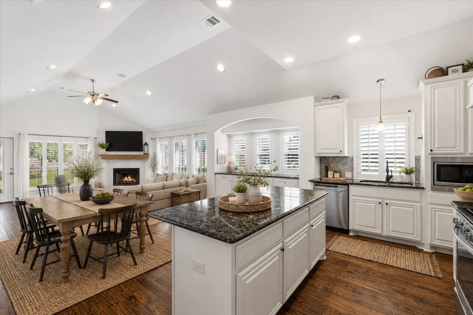 Single Family Residence For Sale in Denton County , 5800 New Ballinger Drive, Denton, Texas 76226, 4 Bedroom, 2 Bathroom, 2 Garage spaces, 2,250 Sqft, built in 2015, mls#21325363, Real Estate Agent in Denton, Homes For Sale in Denton county, Homes For Sale in Denton, Realtor in Denton Texas, Real Estate Brokerage Independent Realty Texas, Luminita Cordes Realtor