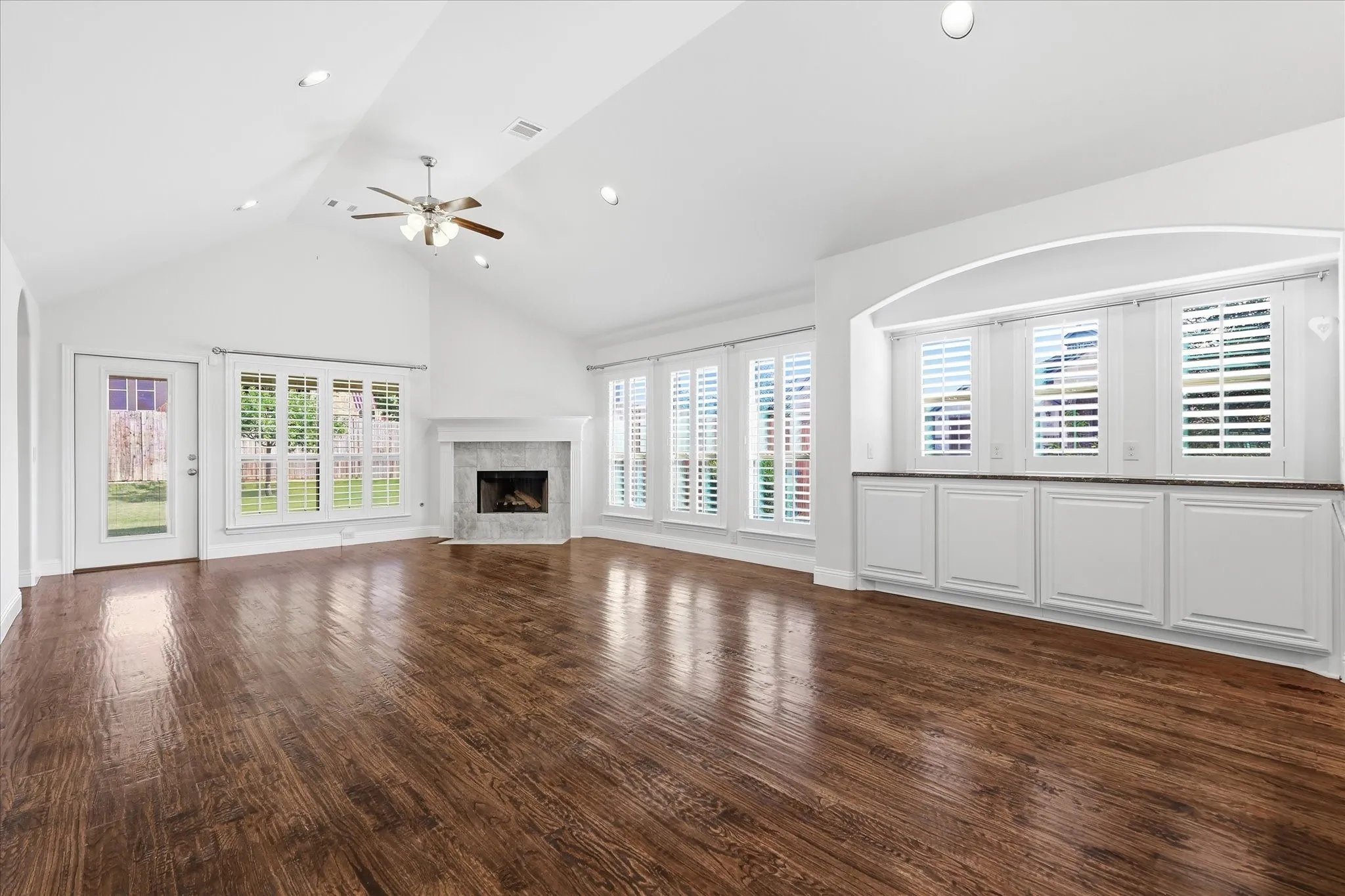 Extra cabinets & counter​​‌​​​​‌​​‌‌​‌‌​​​‌‌​‌​‌​‌​​​‌​​ space!