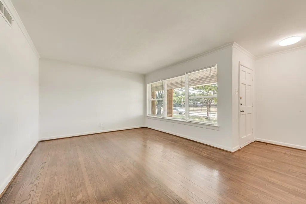 Single Family Residence For Rent in Dallas County , 9506 Mercer Drive, Dallas, Texas 75228, 2 Bedroom, 1 Bathroom, 1 Garage spaces, 1,224 Sqft, built in 1952, mls#21351961, Real Estate Agent in Dallas, Homes For Rent in Dallas county, Homes For Rent in Dallas, Realtor in Dallas Texas, Real Estate Brokerage Independent Realty Texas, Luminita Cordes Realtor