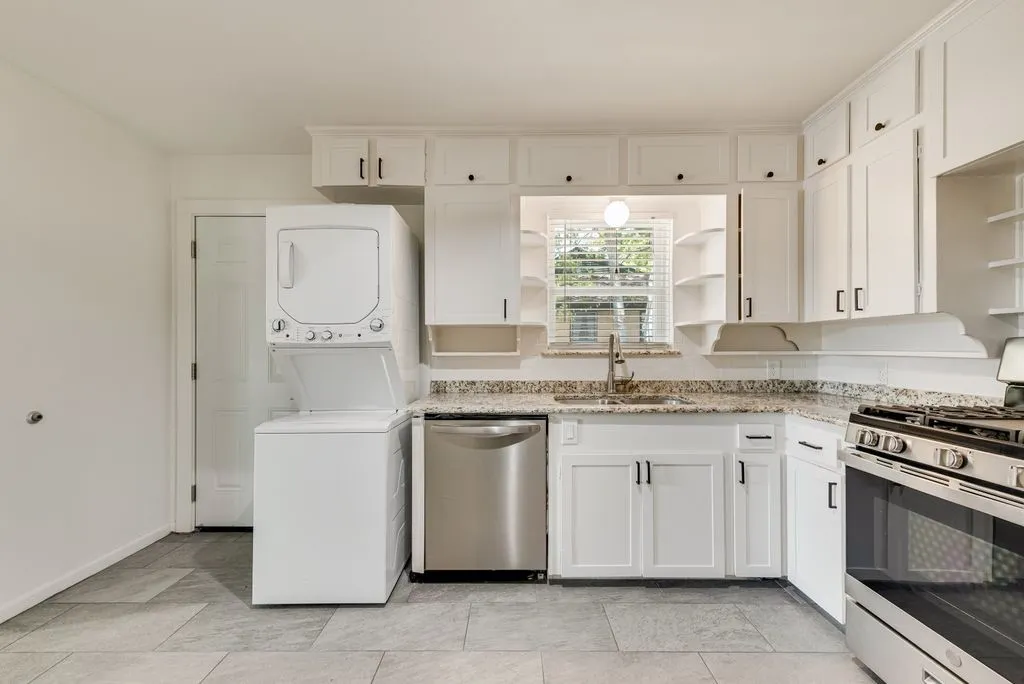Single Family Residence For Rent in Dallas County , 9506 Mercer Drive, Dallas, Texas 75228, 2 Bedroom, 1 Bathroom, 1 Garage spaces, 1,224 Sqft, built in 1952, mls#21351961, Real Estate Agent in Dallas, Homes For Rent in Dallas county, Homes For Rent in Dallas, Realtor in Dallas Texas, Real Estate Brokerage Independent Realty Texas, Luminita Cordes Realtor