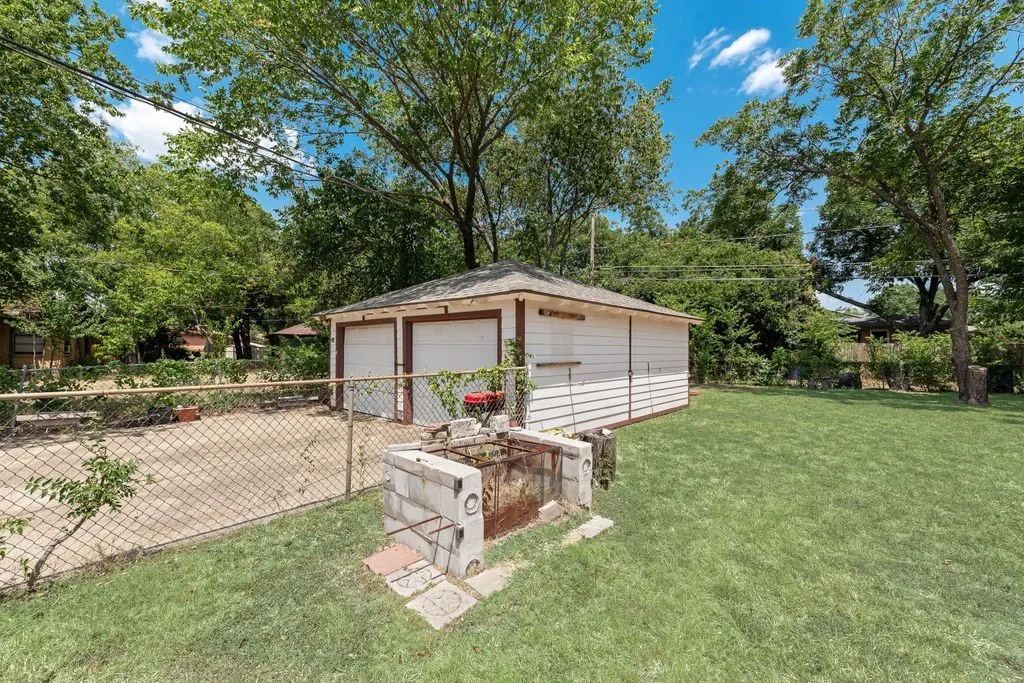 Single Family Residence For Rent in Dallas County , 9506 Mercer Drive, Dallas, Texas 75228, 2 Bedroom, 1 Bathroom, 1 Garage spaces, 1,224 Sqft, built in 1952, mls#21351961, Real Estate Agent in Dallas, Homes For Rent in Dallas county, Homes For Rent in Dallas, Realtor in Dallas Texas, Real Estate Brokerage Independent Realty Texas, Luminita Cordes Realtor
