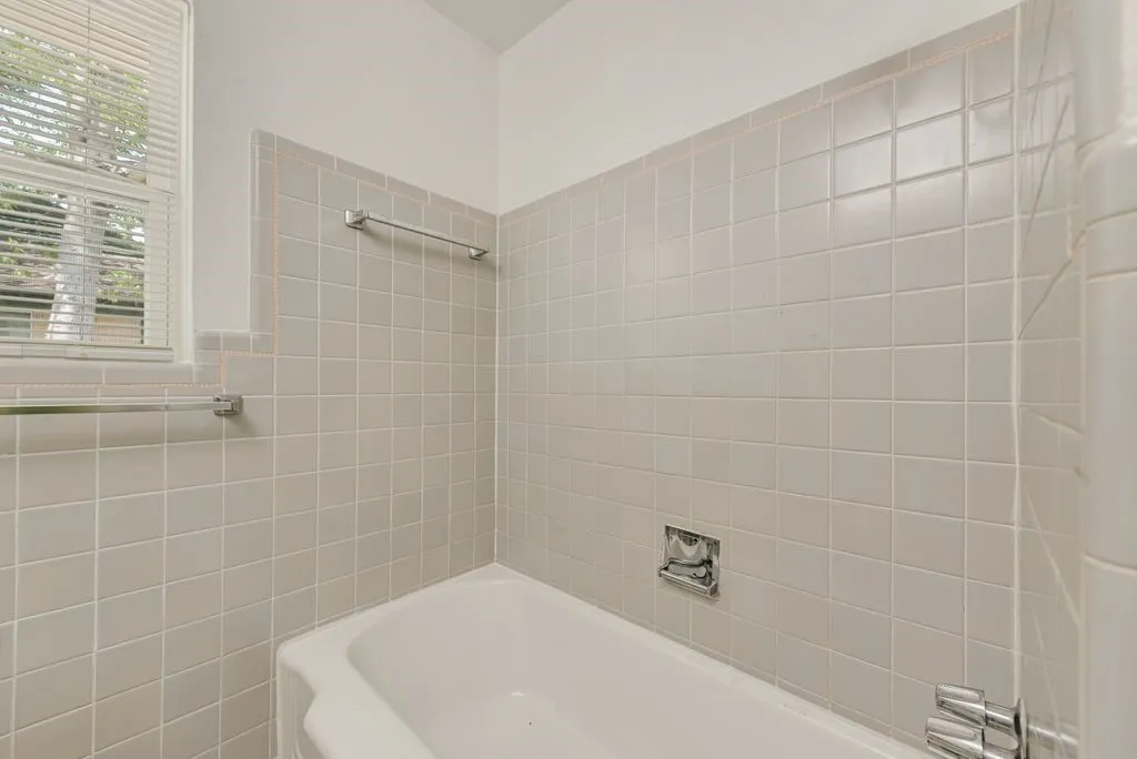 Single Family Residence For Rent in Dallas County , 9506 Mercer Drive, Dallas, Texas 75228, 2 Bedroom, 1 Bathroom, 1 Garage spaces, 1,224 Sqft, built in 1952, mls#21351961, Real Estate Agent in Dallas, Homes For Rent in Dallas county, Homes For Rent in Dallas, Realtor in Dallas Texas, Real Estate Brokerage Independent Realty Texas, Luminita Cordes Realtor