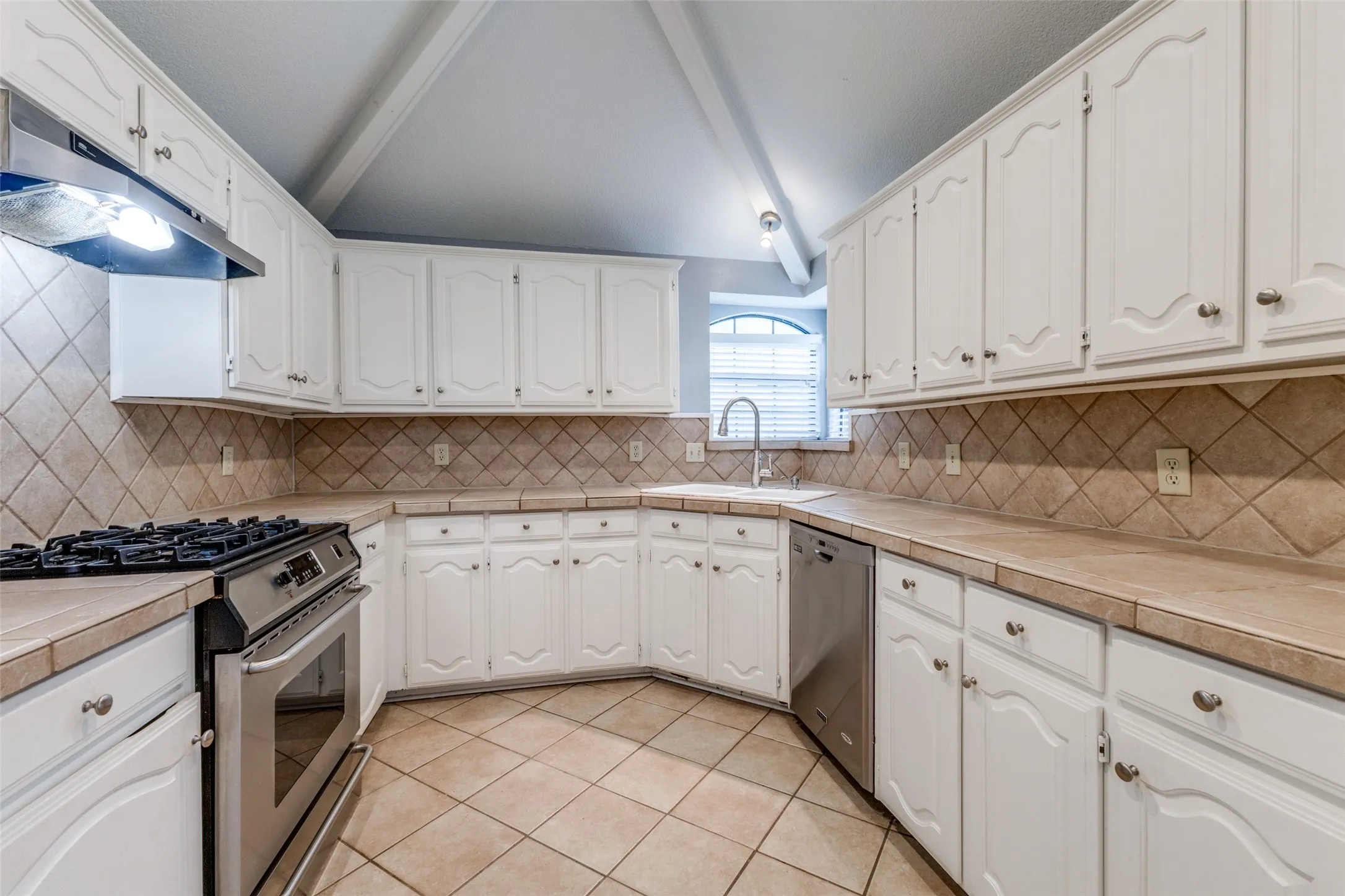 Single Family Residence For Rent in Collin County , 18612 Park Grove Lane, Dallas, Texas 75287, 4 Bedroom, 3 Bathroom, 2 Garage spaces, 2,268 Sqft, built in 1986, mls#21323519, Real Estate Agent in Dallas, Homes For Rent in Collin county, Homes For Rent in Dallas, Realtor in Dallas Texas, Real Estate Brokerage Independent Realty Texas, Luminita Cordes Realtor