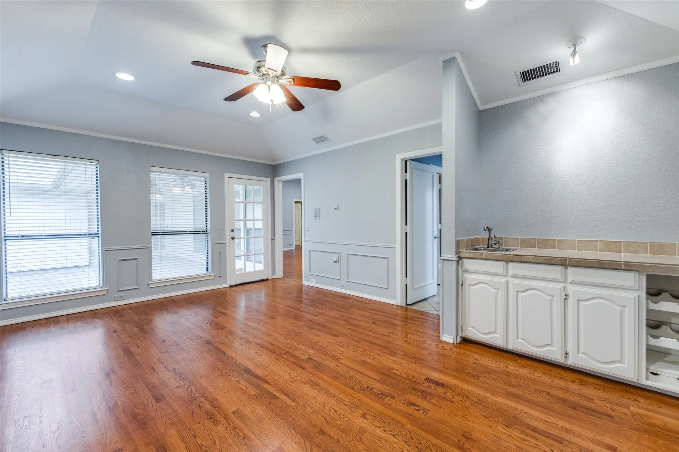 Single Family Residence For Rent in Collin County , 18612 Park Grove Lane, Dallas, Texas 75287, 4 Bedroom, 3 Bathroom, 2 Garage spaces, 2,268 Sqft, built in 1986, mls#21323519, Real Estate Agent in Dallas, Homes For Rent in Collin county, Homes For Rent in Dallas, Realtor in Dallas Texas, Real Estate Brokerage Independent Realty Texas, Luminita Cordes Realtor