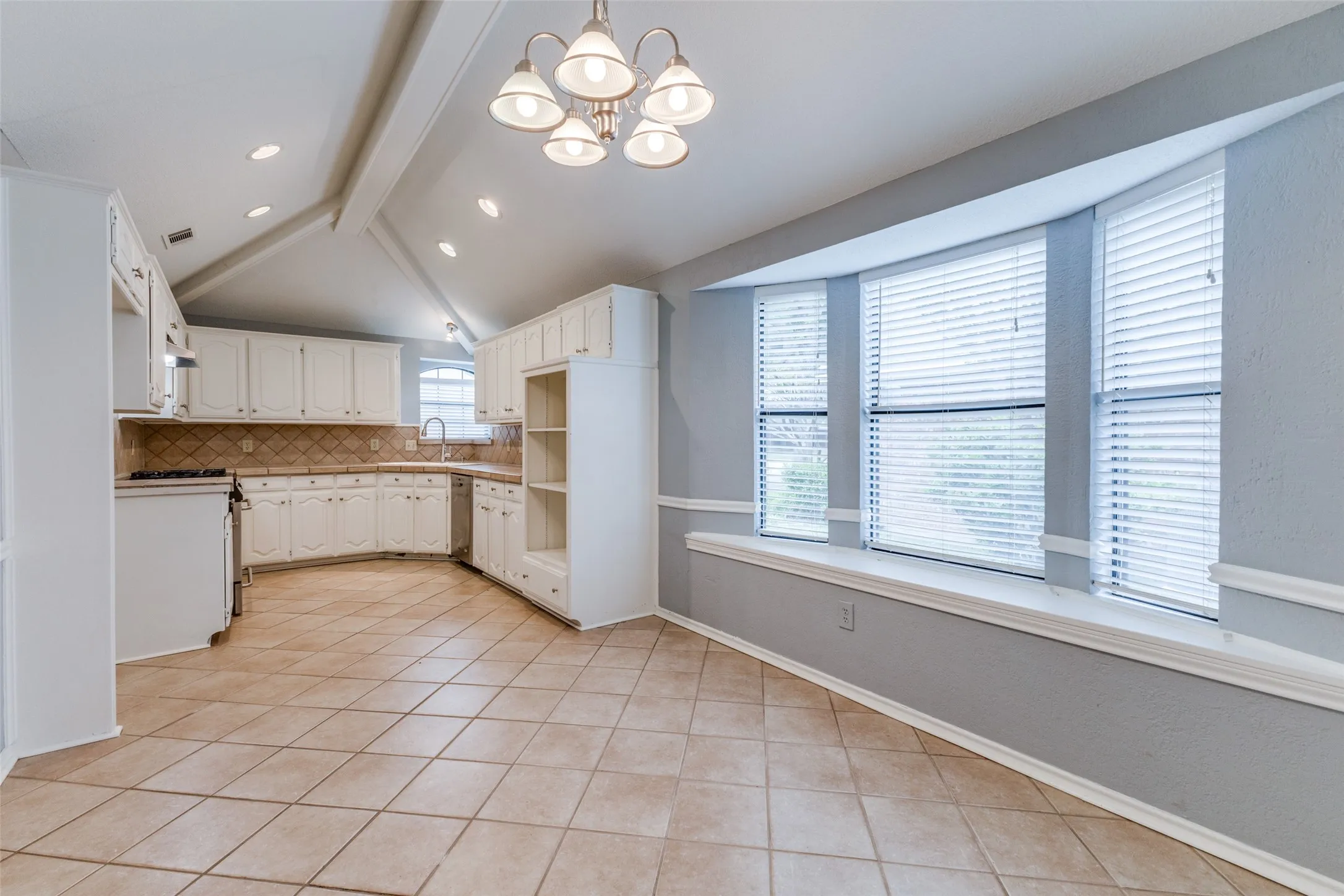 Single Family Residence For Rent in Collin County , 18612 Park Grove Lane, Dallas, Texas 75287, 4 Bedroom, 3 Bathroom, 2 Garage spaces, 2,268 Sqft, built in 1986, mls#21323519, Real Estate Agent in Dallas, Homes For Rent in Collin county, Homes For Rent in Dallas, Realtor in Dallas Texas, Real Estate Brokerage Independent Realty Texas, Luminita Cordes Realtor