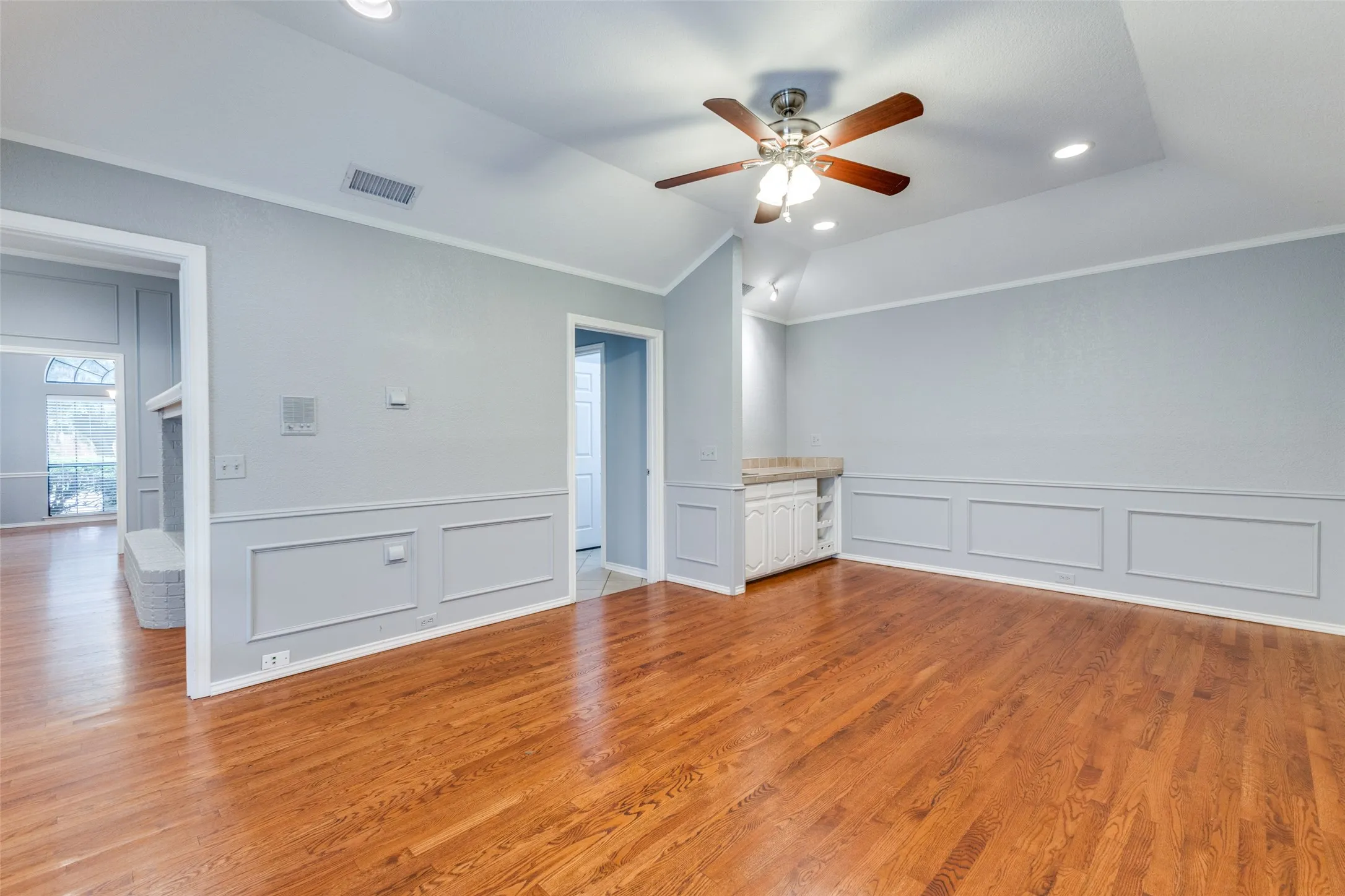 Single Family Residence For Rent in Collin County , 18612 Park Grove Lane, Dallas, Texas 75287, 4 Bedroom, 3 Bathroom, 2 Garage spaces, 2,268 Sqft, built in 1986, mls#21323519, Real Estate Agent in Dallas, Homes For Rent in Collin county, Homes For Rent in Dallas, Realtor in Dallas Texas, Real Estate Brokerage Independent Realty Texas, Luminita Cordes Realtor