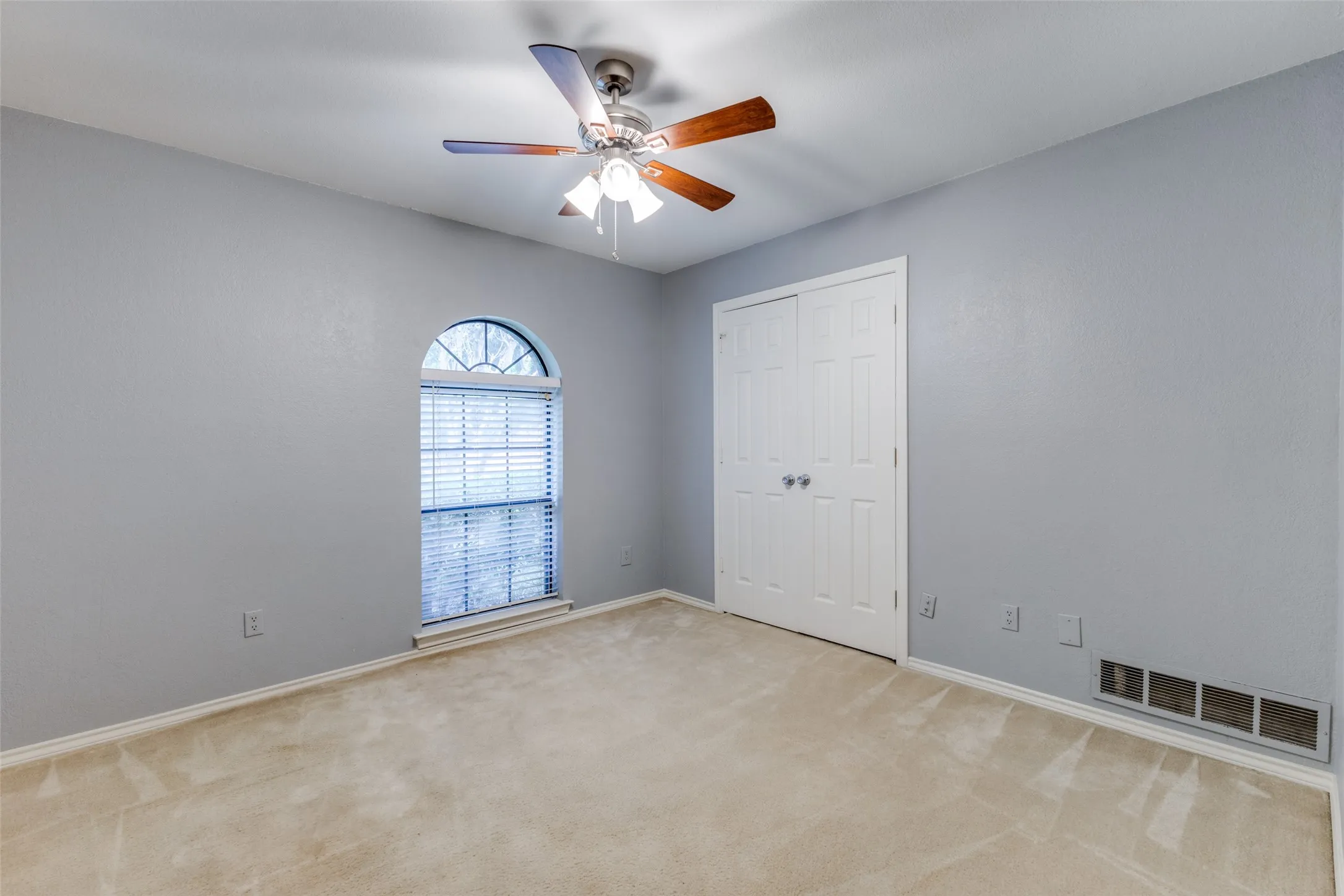 Single Family Residence For Rent in Collin County , 18612 Park Grove Lane, Dallas, Texas 75287, 4 Bedroom, 3 Bathroom, 2 Garage spaces, 2,268 Sqft, built in 1986, mls#21323519, Real Estate Agent in Dallas, Homes For Rent in Collin county, Homes For Rent in Dallas, Realtor in Dallas Texas, Real Estate Brokerage Independent Realty Texas, Luminita Cordes Realtor