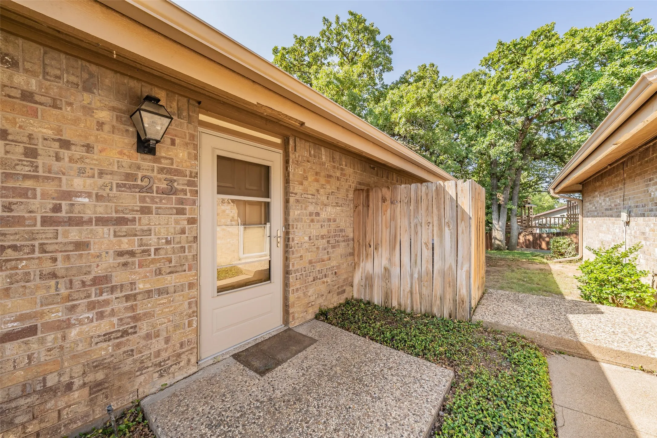 Townhouse For Sale in Tarrant County , 23 Park Lane, Bedford, Texas 76021, 2 Bedroom, 2 Bathroom, 2 Garage spaces, 1,060 Sqft, built in 1983, mls#21347299, Real Estate Agent in Bedford, Homes For Sale in Tarrant county, Homes For Sale in Bedford, Realtor in Bedford Texas, Real Estate Brokerage Independent Realty Texas, Luminita Cordes Realtor