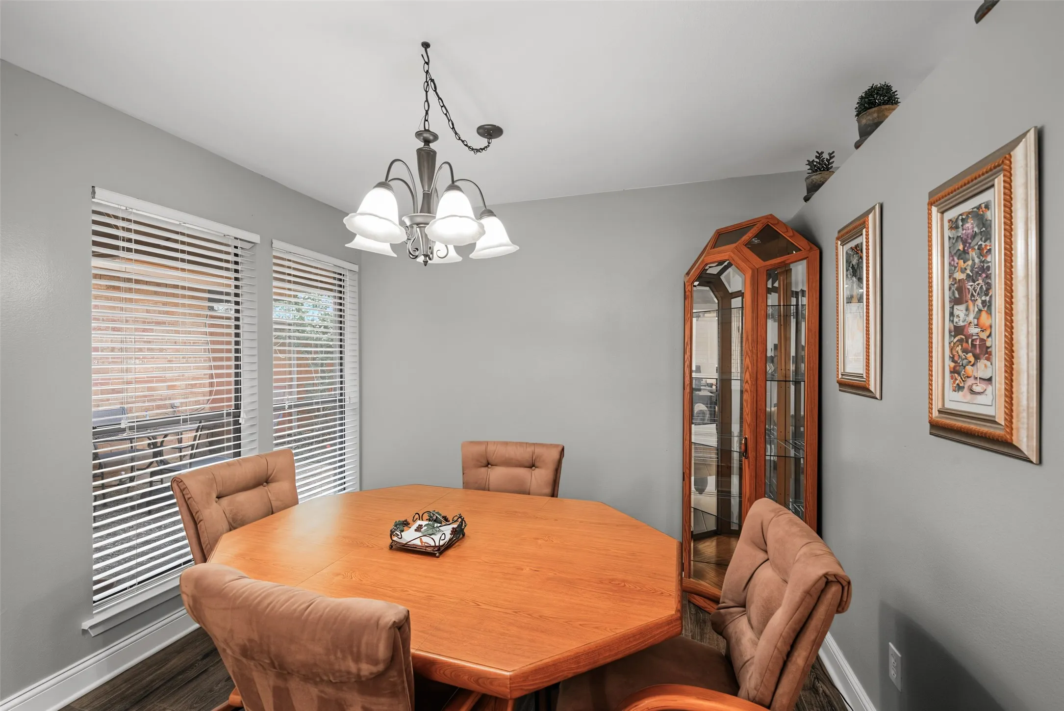 Townhouse For Sale in Tarrant County , 23 Park Lane, Bedford, Texas 76021, 2 Bedroom, 2 Bathroom, 2 Garage spaces, 1,060 Sqft, built in 1983, mls#21347299, Real Estate Agent in Bedford, Homes For Sale in Tarrant county, Homes For Sale in Bedford, Realtor in Bedford Texas, Real Estate Brokerage Independent Realty Texas, Luminita Cordes Realtor