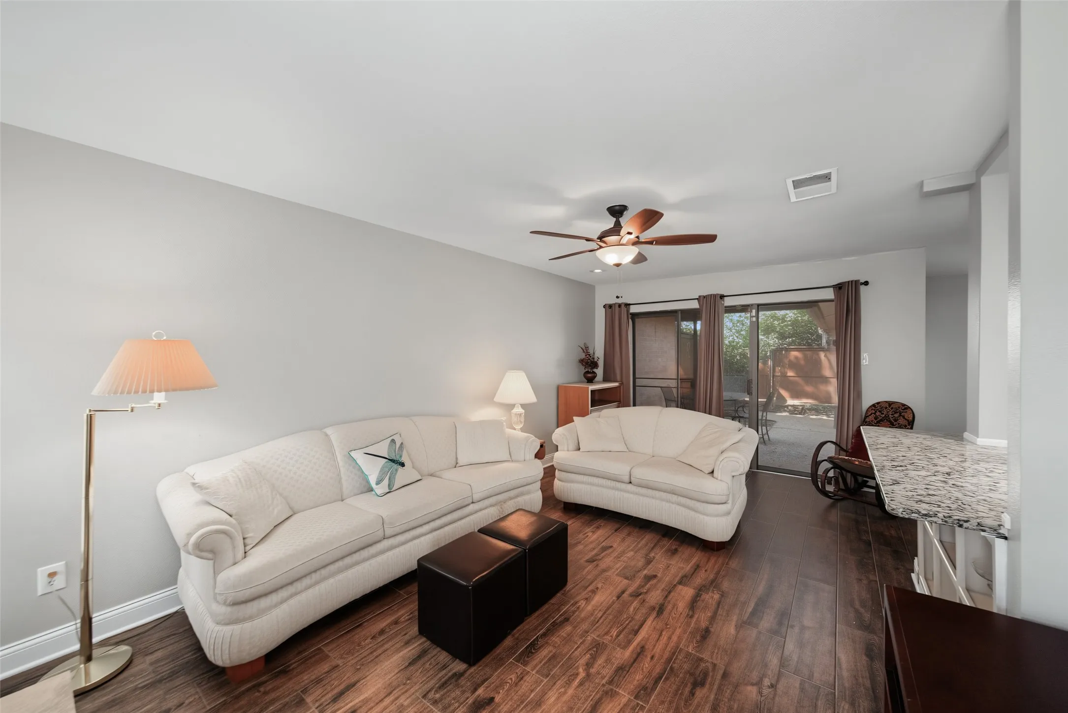 Townhouse For Sale in Tarrant County , 23 Park Lane, Bedford, Texas 76021, 2 Bedroom, 2 Bathroom, 2 Garage spaces, 1,060 Sqft, built in 1983, mls#21347299, Real Estate Agent in Bedford, Homes For Sale in Tarrant county, Homes For Sale in Bedford, Realtor in Bedford Texas, Real Estate Brokerage Independent Realty Texas, Luminita Cordes Realtor