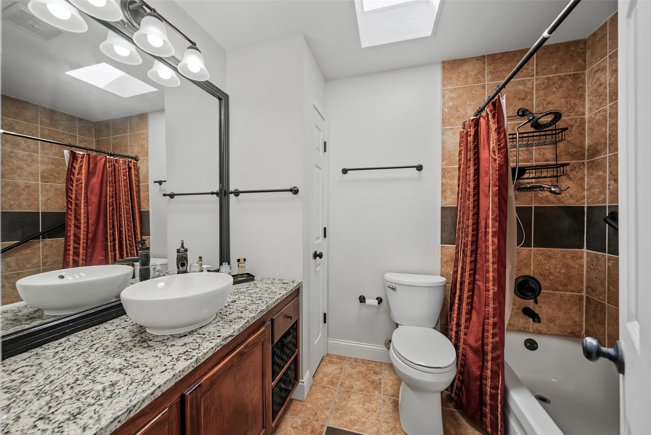 Townhouse For Sale in Tarrant County , 23 Park Lane, Bedford, Texas 76021, 2 Bedroom, 2 Bathroom, 2 Garage spaces, 1,060 Sqft, built in 1983, mls#21347299, Real Estate Agent in Bedford, Homes For Sale in Tarrant county, Homes For Sale in Bedford, Realtor in Bedford Texas, Real Estate Brokerage Independent Realty Texas, Luminita Cordes Realtor
