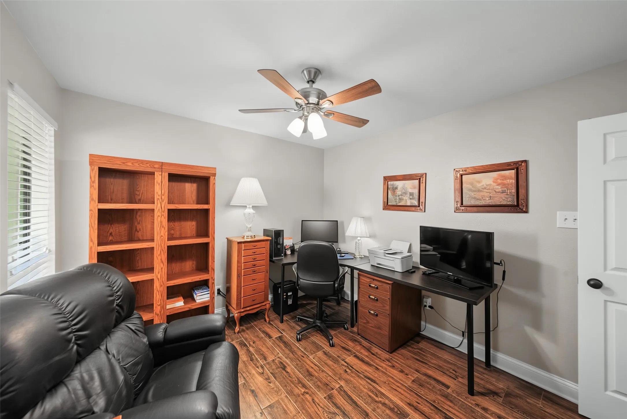 Townhouse For Sale in Tarrant County , 23 Park Lane, Bedford, Texas 76021, 2 Bedroom, 2 Bathroom, 2 Garage spaces, 1,060 Sqft, built in 1983, mls#21347299, Real Estate Agent in Bedford, Homes For Sale in Tarrant county, Homes For Sale in Bedford, Realtor in Bedford Texas, Real Estate Brokerage Independent Realty Texas, Luminita Cordes Realtor