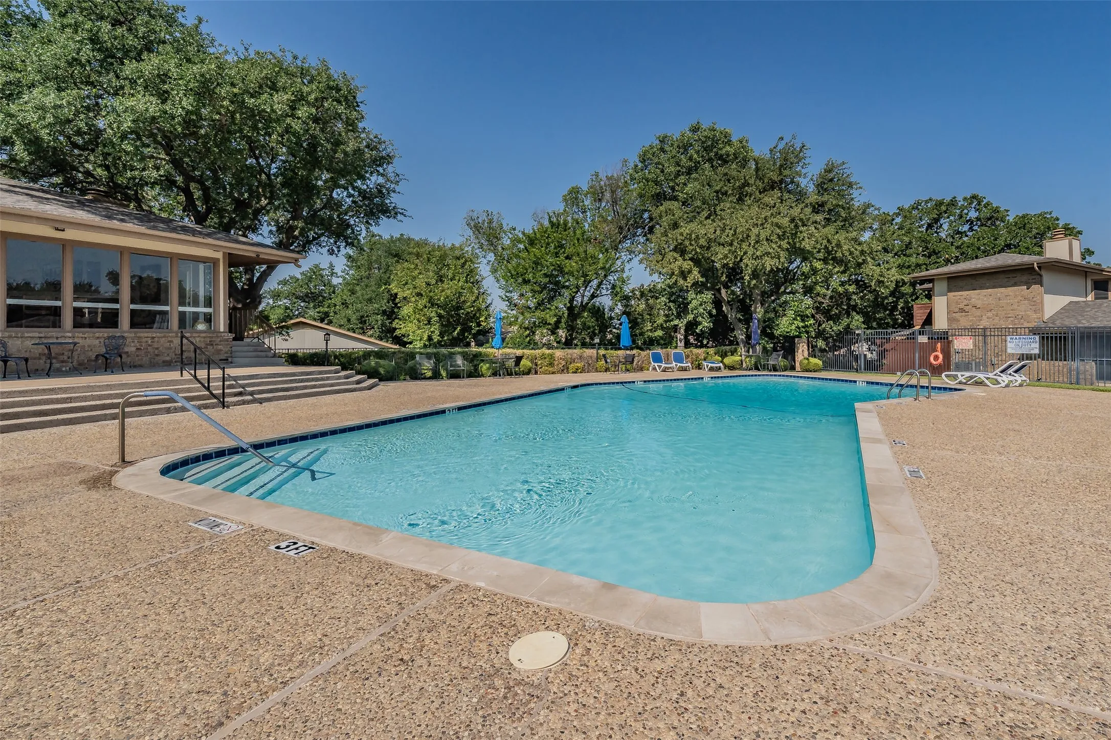Townhouse For Sale in Tarrant County , 23 Park Lane, Bedford, Texas 76021, 2 Bedroom, 2 Bathroom, 2 Garage spaces, 1,060 Sqft, built in 1983, mls#21347299, Real Estate Agent in Bedford, Homes For Sale in Tarrant county, Homes For Sale in Bedford, Realtor in Bedford Texas, Real Estate Brokerage Independent Realty Texas, Luminita Cordes Realtor