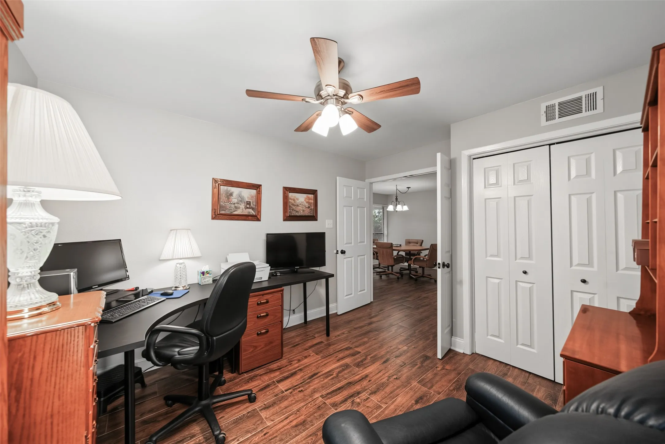 Townhouse For Sale in Tarrant County , 23 Park Lane, Bedford, Texas 76021, 2 Bedroom, 2 Bathroom, 2 Garage spaces, 1,060 Sqft, built in 1983, mls#21347299, Real Estate Agent in Bedford, Homes For Sale in Tarrant county, Homes For Sale in Bedford, Realtor in Bedford Texas, Real Estate Brokerage Independent Realty Texas, Luminita Cordes Realtor