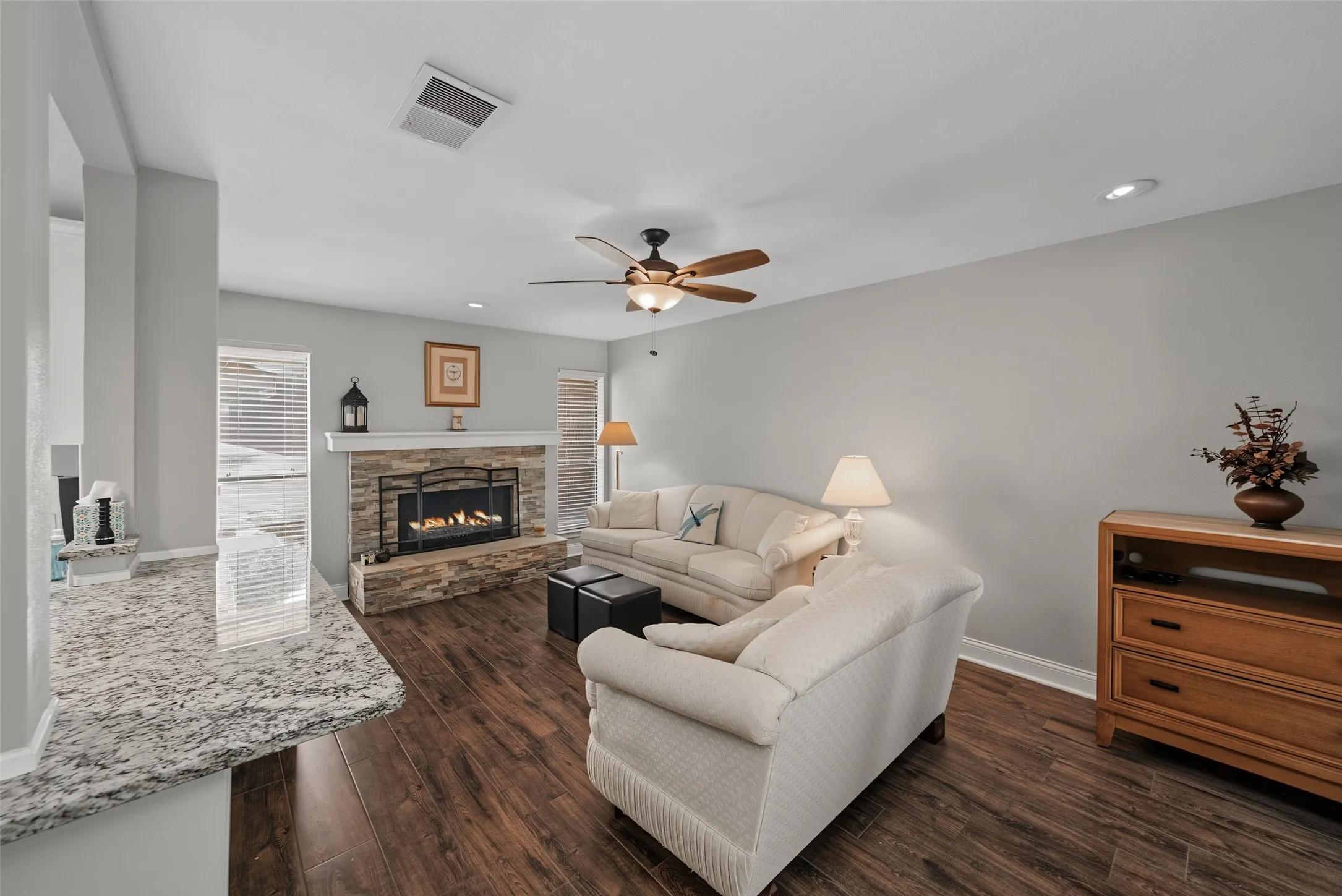 Townhouse For Sale in Tarrant County , 23 Park Lane, Bedford, Texas 76021, 2 Bedroom, 2 Bathroom, 2 Garage spaces, 1,060 Sqft, built in 1983, mls#21347299, Real Estate Agent in Bedford, Homes For Sale in Tarrant county, Homes For Sale in Bedford, Realtor in Bedford Texas, Real Estate Brokerage Independent Realty Texas, Luminita Cordes Realtor