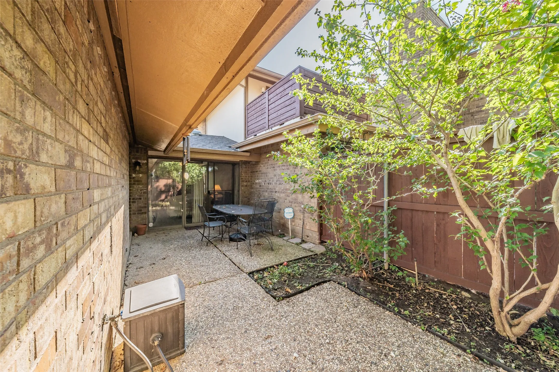 Townhouse For Sale in Tarrant County , 23 Park Lane, Bedford, Texas 76021, 2 Bedroom, 2 Bathroom, 2 Garage spaces, 1,060 Sqft, built in 1983, mls#21347299, Real Estate Agent in Bedford, Homes For Sale in Tarrant county, Homes For Sale in Bedford, Realtor in Bedford Texas, Real Estate Brokerage Independent Realty Texas, Luminita Cordes Realtor