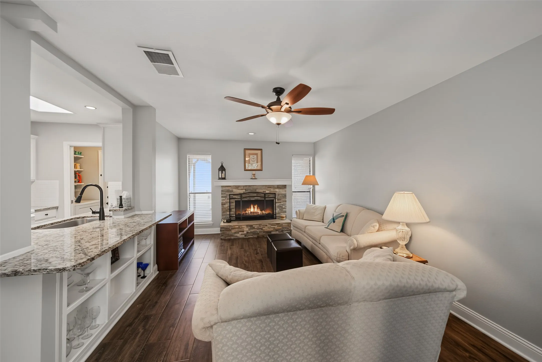 Townhouse For Sale in Tarrant County , 23 Park Lane, Bedford, Texas 76021, 2 Bedroom, 2 Bathroom, 2 Garage spaces, 1,060 Sqft, built in 1983, mls#21347299, Real Estate Agent in Bedford, Homes For Sale in Tarrant county, Homes For Sale in Bedford, Realtor in Bedford Texas, Real Estate Brokerage Independent Realty Texas, Luminita Cordes Realtor