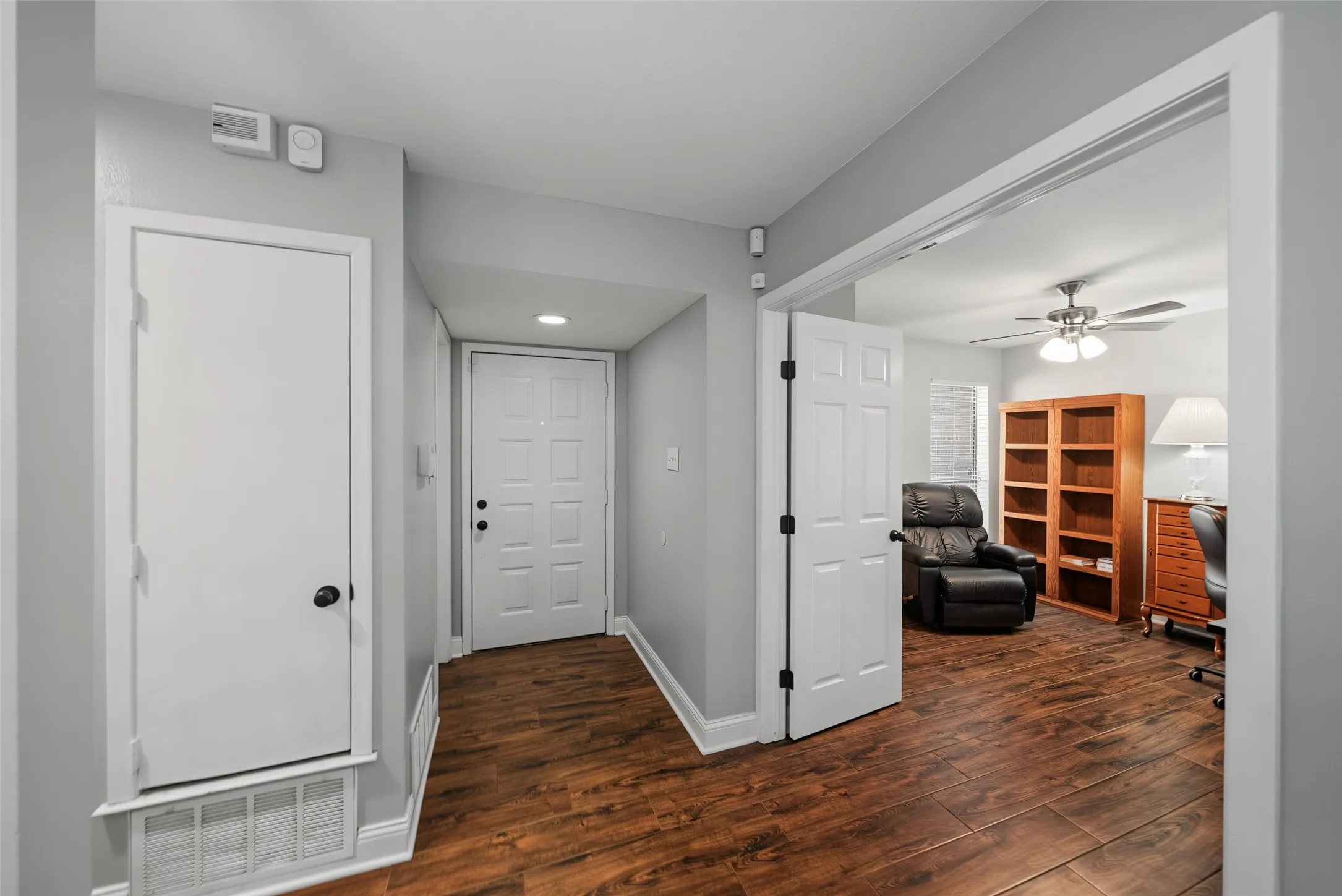 Townhouse For Sale in Tarrant County , 23 Park Lane, Bedford, Texas 76021, 2 Bedroom, 2 Bathroom, 2 Garage spaces, 1,060 Sqft, built in 1983, mls#21347299, Real Estate Agent in Bedford, Homes For Sale in Tarrant county, Homes For Sale in Bedford, Realtor in Bedford Texas, Real Estate Brokerage Independent Realty Texas, Luminita Cordes Realtor