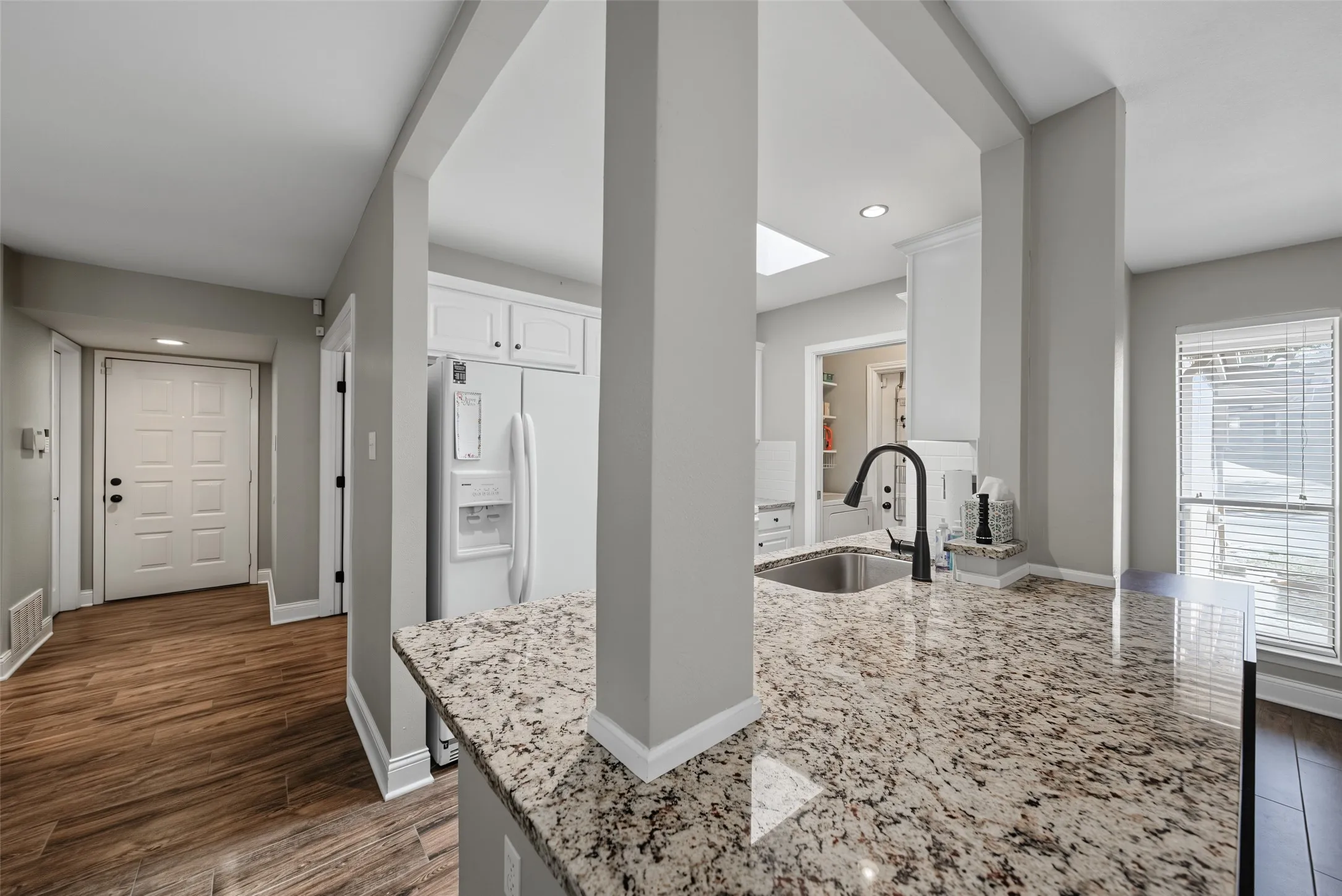 Townhouse For Sale in Tarrant County , 23 Park Lane, Bedford, Texas 76021, 2 Bedroom, 2 Bathroom, 2 Garage spaces, 1,060 Sqft, built in 1983, mls#21347299, Real Estate Agent in Bedford, Homes For Sale in Tarrant county, Homes For Sale in Bedford, Realtor in Bedford Texas, Real Estate Brokerage Independent Realty Texas, Luminita Cordes Realtor