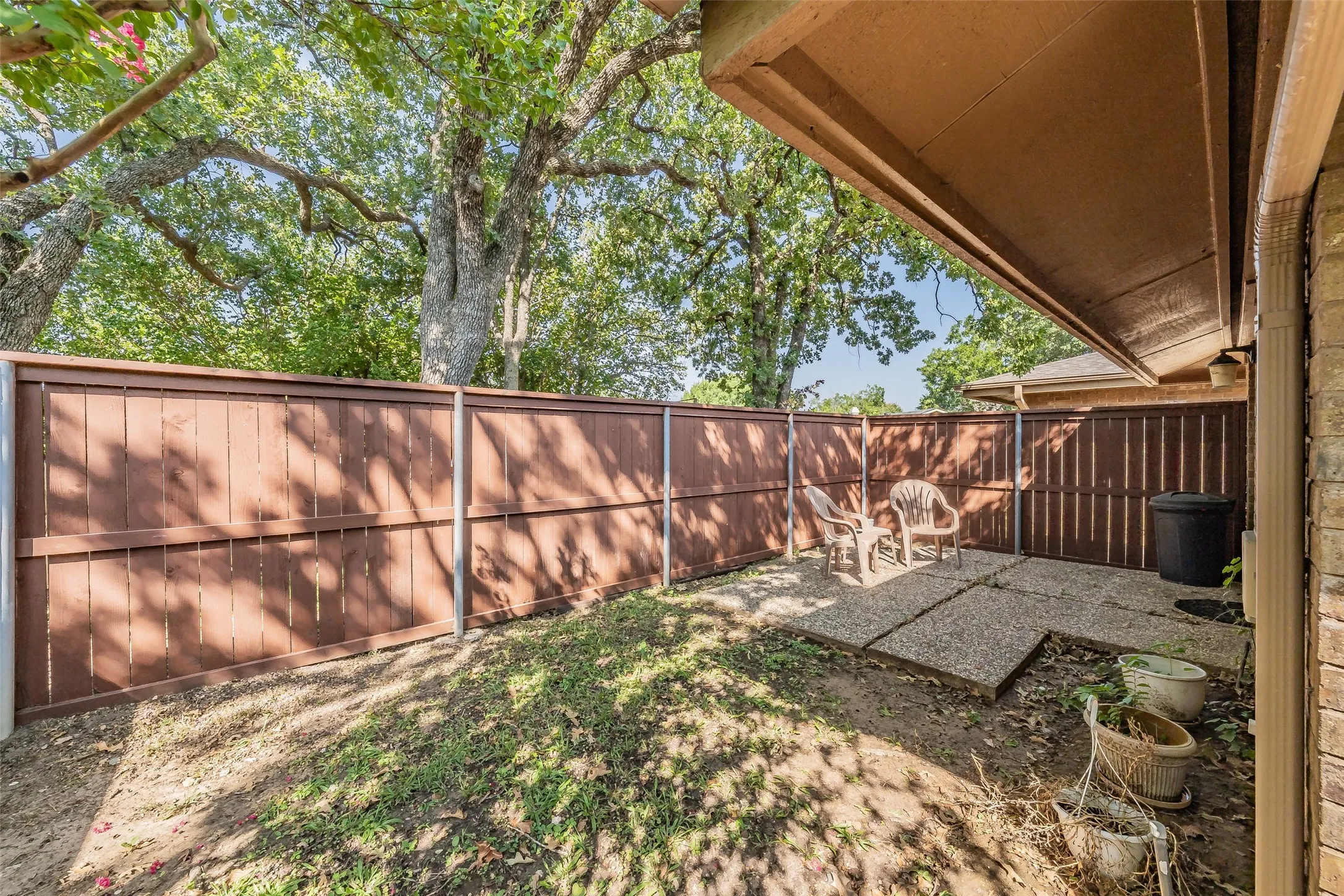 Townhouse For Sale in Tarrant County , 23 Park Lane, Bedford, Texas 76021, 2 Bedroom, 2 Bathroom, 2 Garage spaces, 1,060 Sqft, built in 1983, mls#21347299, Real Estate Agent in Bedford, Homes For Sale in Tarrant county, Homes For Sale in Bedford, Realtor in Bedford Texas, Real Estate Brokerage Independent Realty Texas, Luminita Cordes Realtor