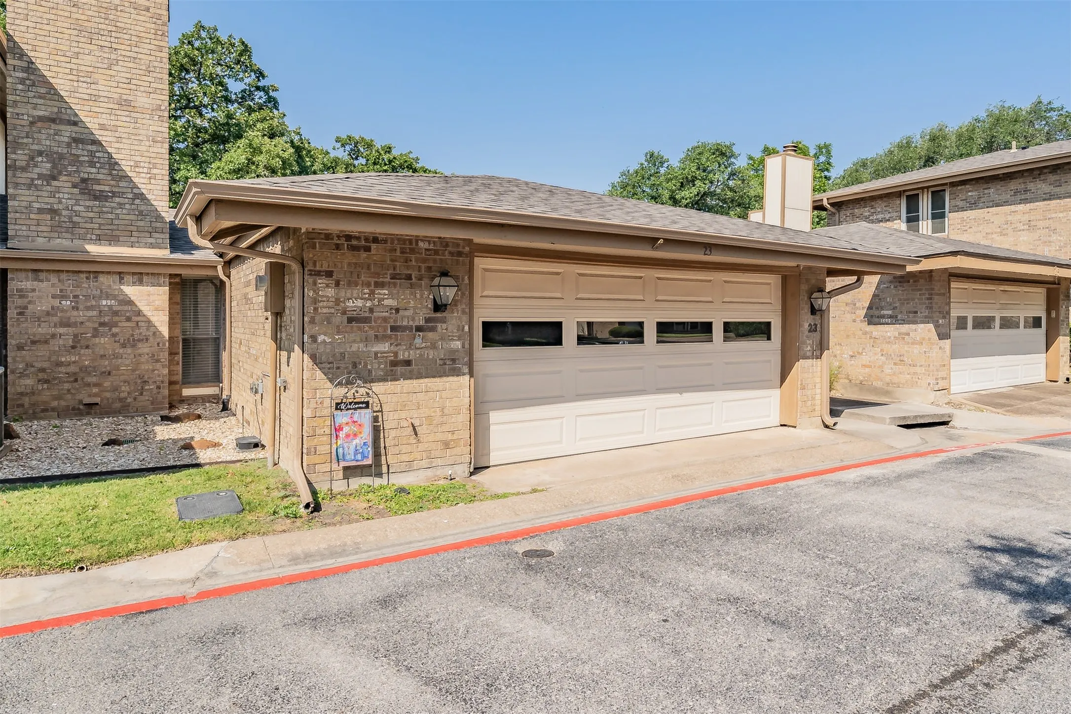 Townhouse For Sale in Tarrant County , 23 Park Lane, Bedford, Texas 76021, 2 Bedroom, 2 Bathroom, 2 Garage spaces, 1,060 Sqft, built in 1983, mls#21347299, Real Estate Agent in Bedford, Homes For Sale in Tarrant county, Homes For Sale in Bedford, Realtor in Bedford Texas, Real Estate Brokerage Independent Realty Texas, Luminita Cordes Realtor