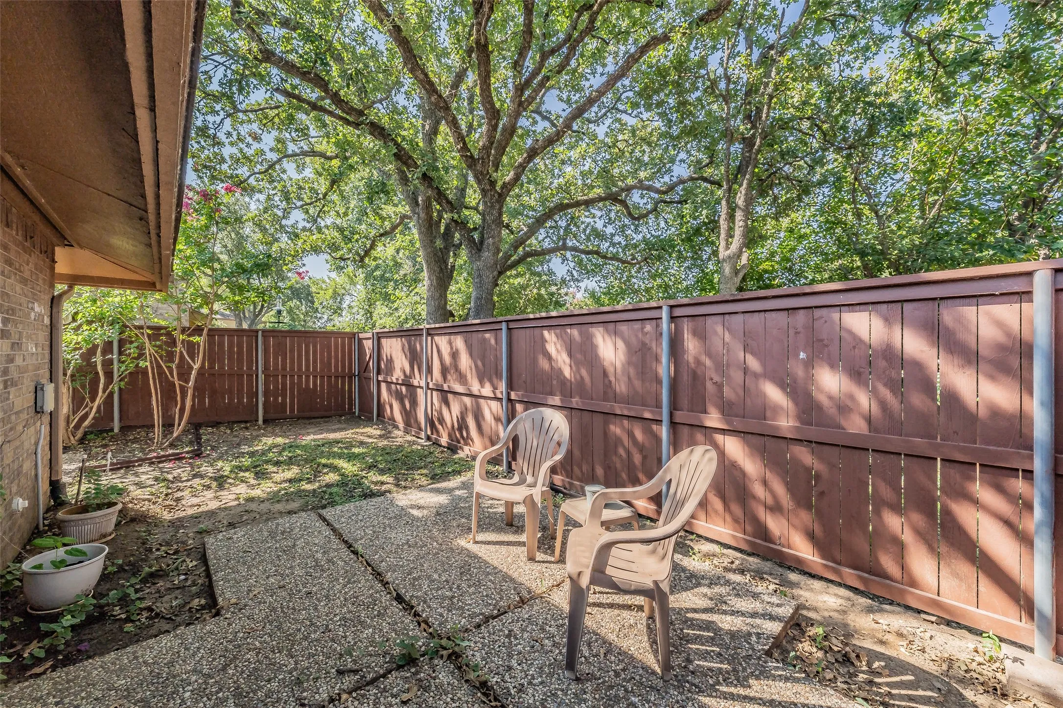 Townhouse For Sale in Tarrant County , 23 Park Lane, Bedford, Texas 76021, 2 Bedroom, 2 Bathroom, 2 Garage spaces, 1,060 Sqft, built in 1983, mls#21347299, Real Estate Agent in Bedford, Homes For Sale in Tarrant county, Homes For Sale in Bedford, Realtor in Bedford Texas, Real Estate Brokerage Independent Realty Texas, Luminita Cordes Realtor