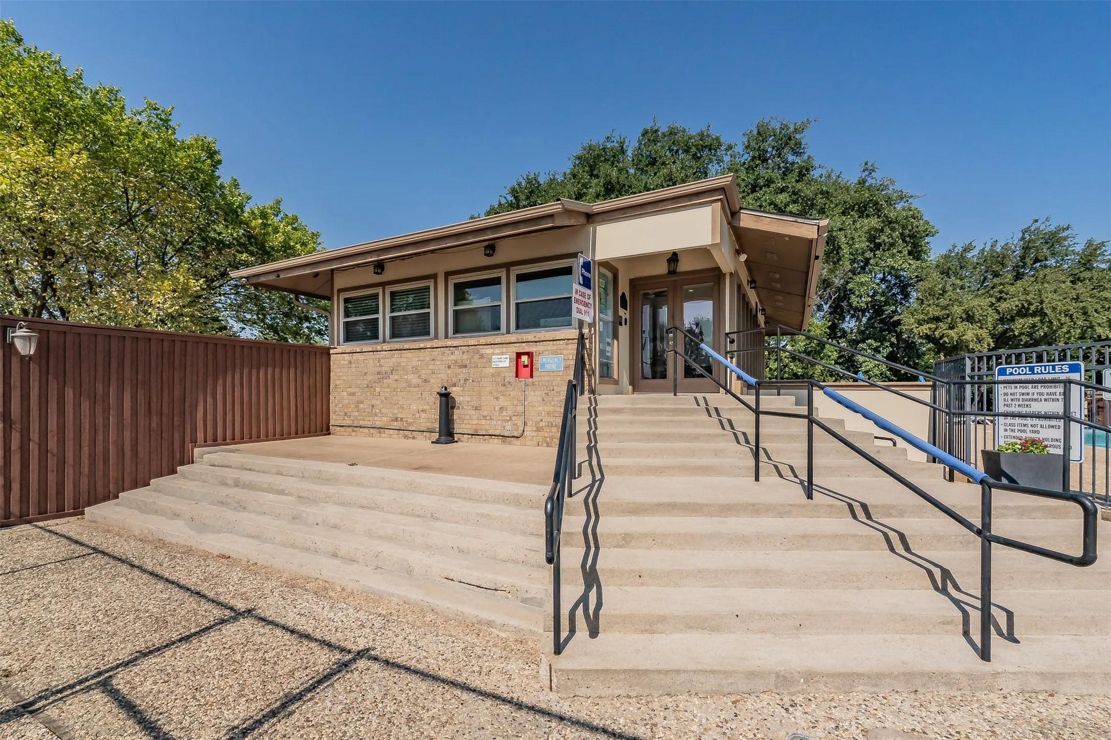 Townhouse For Sale in Tarrant County , 23 Park Lane, Bedford, Texas 76021, 2 Bedroom, 2 Bathroom, 2 Garage spaces, 1,060 Sqft, built in 1983, mls#21347299, Real Estate Agent in Bedford, Homes For Sale in Tarrant county, Homes For Sale in Bedford, Realtor in Bedford Texas, Real Estate Brokerage Independent Realty Texas, Luminita Cordes Realtor
