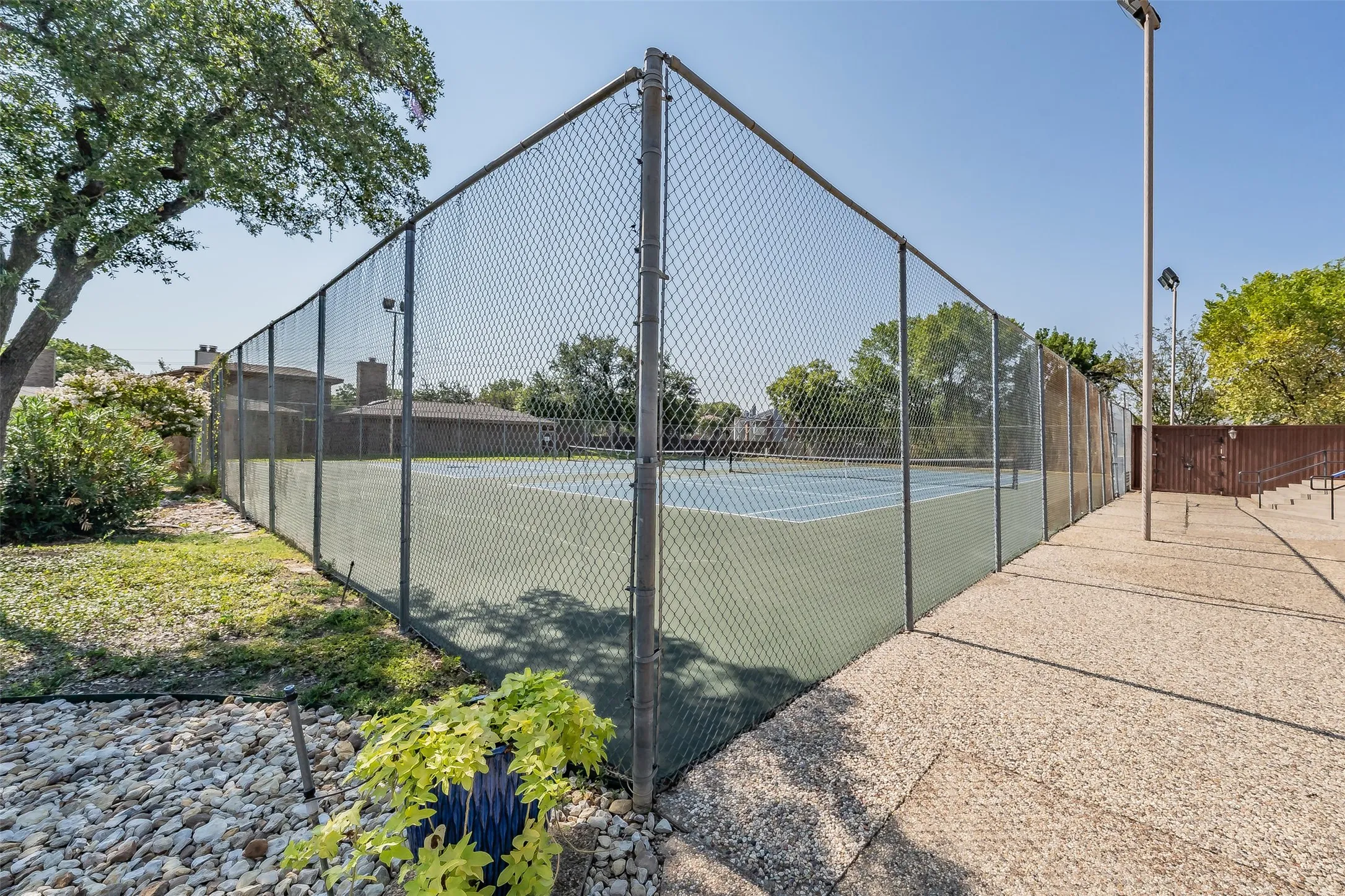 Townhouse For Sale in Tarrant County , 23 Park Lane, Bedford, Texas 76021, 2 Bedroom, 2 Bathroom, 2 Garage spaces, 1,060 Sqft, built in 1983, mls#21347299, Real Estate Agent in Bedford, Homes For Sale in Tarrant county, Homes For Sale in Bedford, Realtor in Bedford Texas, Real Estate Brokerage Independent Realty Texas, Luminita Cordes Realtor