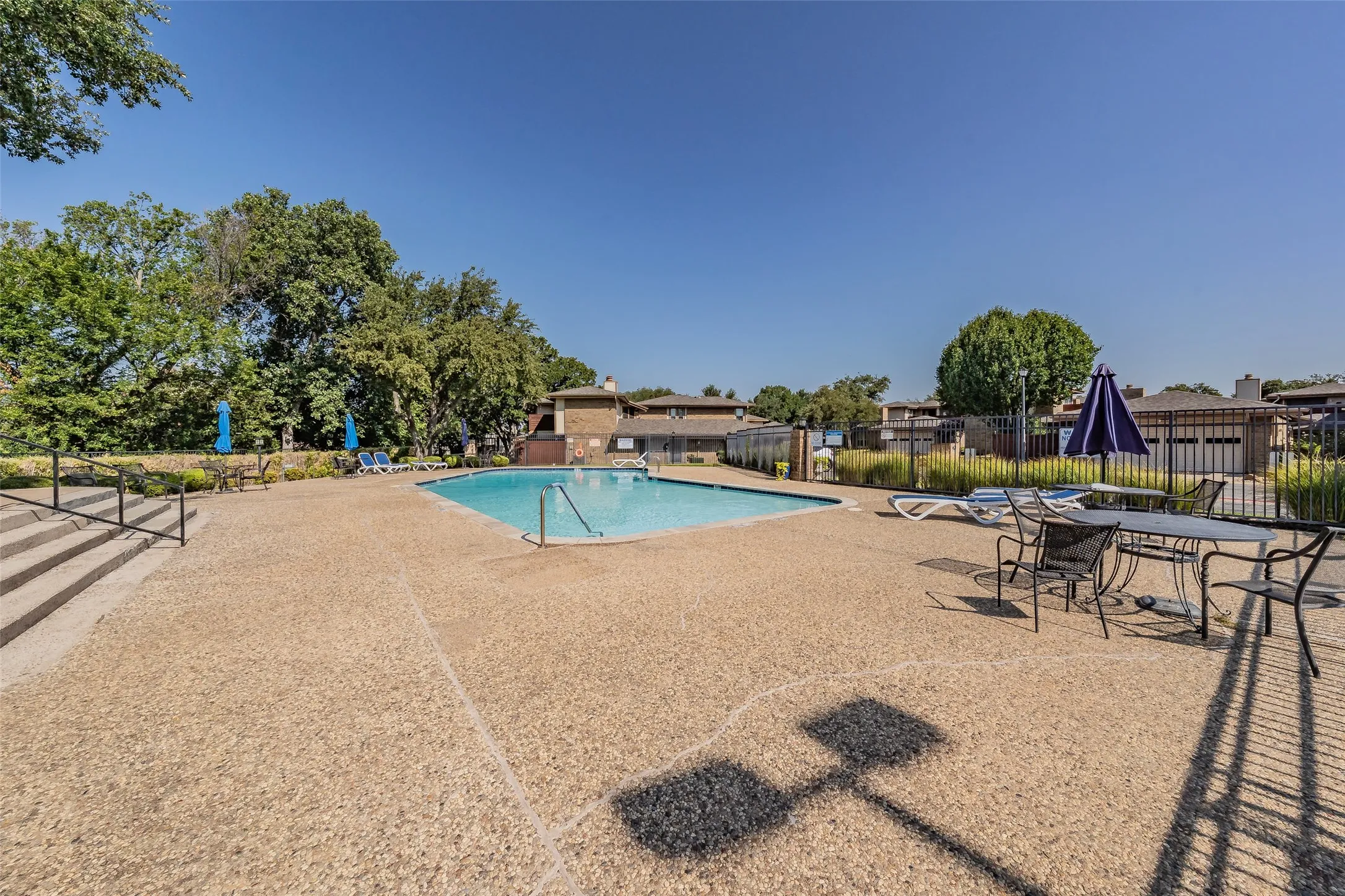 Townhouse For Sale in Tarrant County , 23 Park Lane, Bedford, Texas 76021, 2 Bedroom, 2 Bathroom, 2 Garage spaces, 1,060 Sqft, built in 1983, mls#21347299, Real Estate Agent in Bedford, Homes For Sale in Tarrant county, Homes For Sale in Bedford, Realtor in Bedford Texas, Real Estate Brokerage Independent Realty Texas, Luminita Cordes Realtor