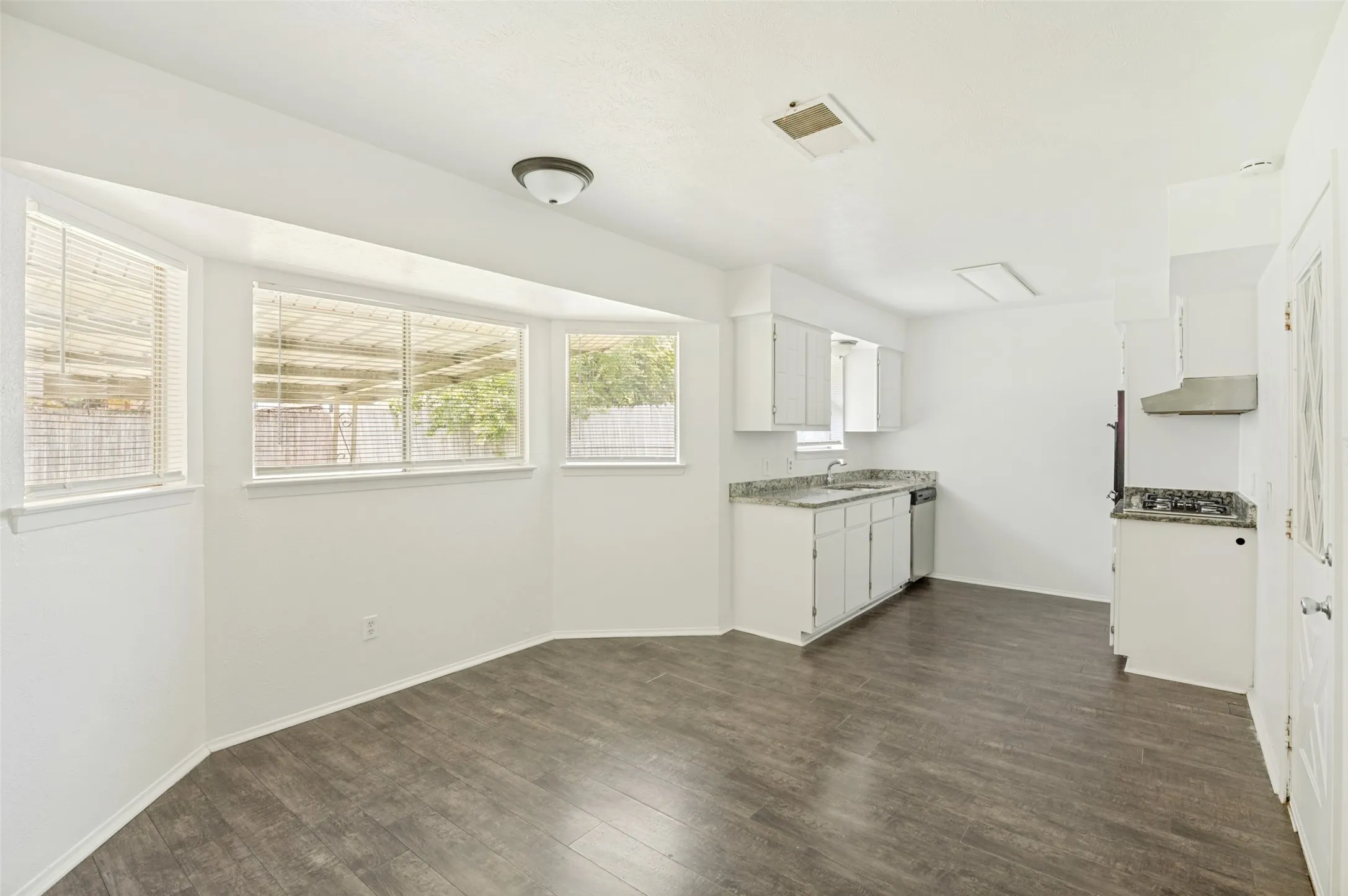 Single Family Residence For Sale in Tarrant County , 1514 Natches Drive, Arlington, Texas 76014, 3 Bedroom, 2 Bathroom, 2 Garage spaces, 1,341 Sqft, built in 1971, mls#21347390, Real Estate Agent in Arlington, Homes For Sale in Tarrant county, Homes For Sale in Arlington, Realtor in Arlington Texas, Real Estate Brokerage Independent Realty Texas, Luminita Cordes Realtor
