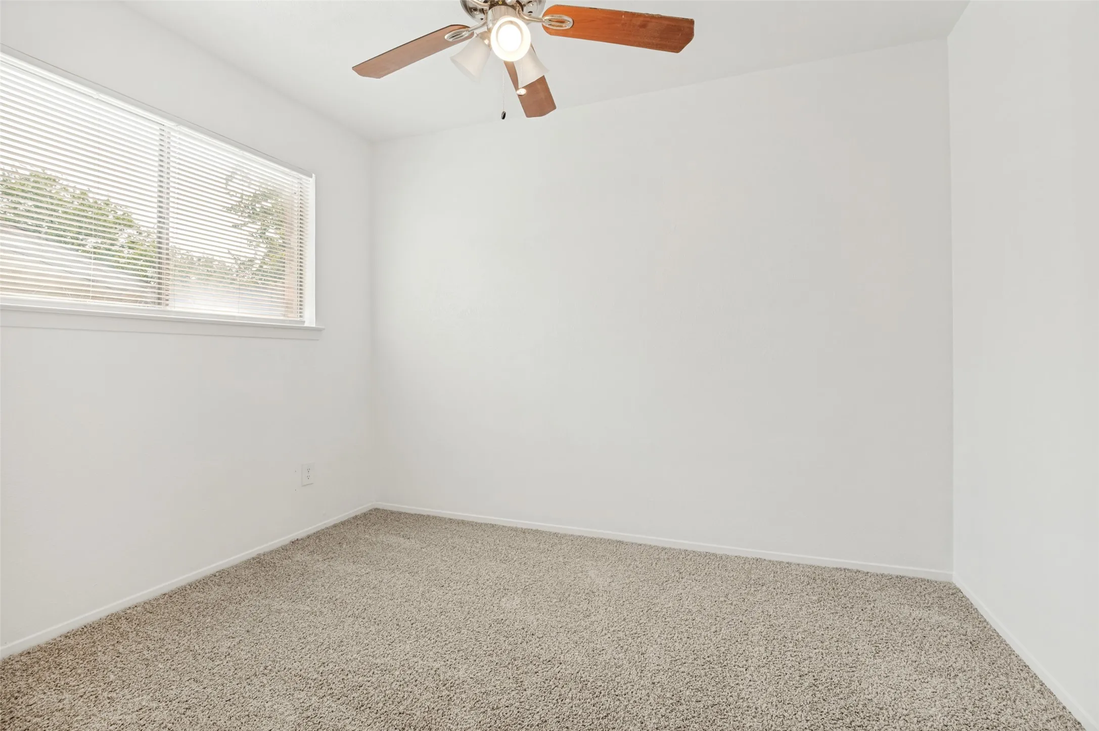 Single Family Residence For Sale in Tarrant County , 1514 Natches Drive, Arlington, Texas 76014, 3 Bedroom, 2 Bathroom, 2 Garage spaces, 1,341 Sqft, built in 1971, mls#21347390, Real Estate Agent in Arlington, Homes For Sale in Tarrant county, Homes For Sale in Arlington, Realtor in Arlington Texas, Real Estate Brokerage Independent Realty Texas, Luminita Cordes Realtor