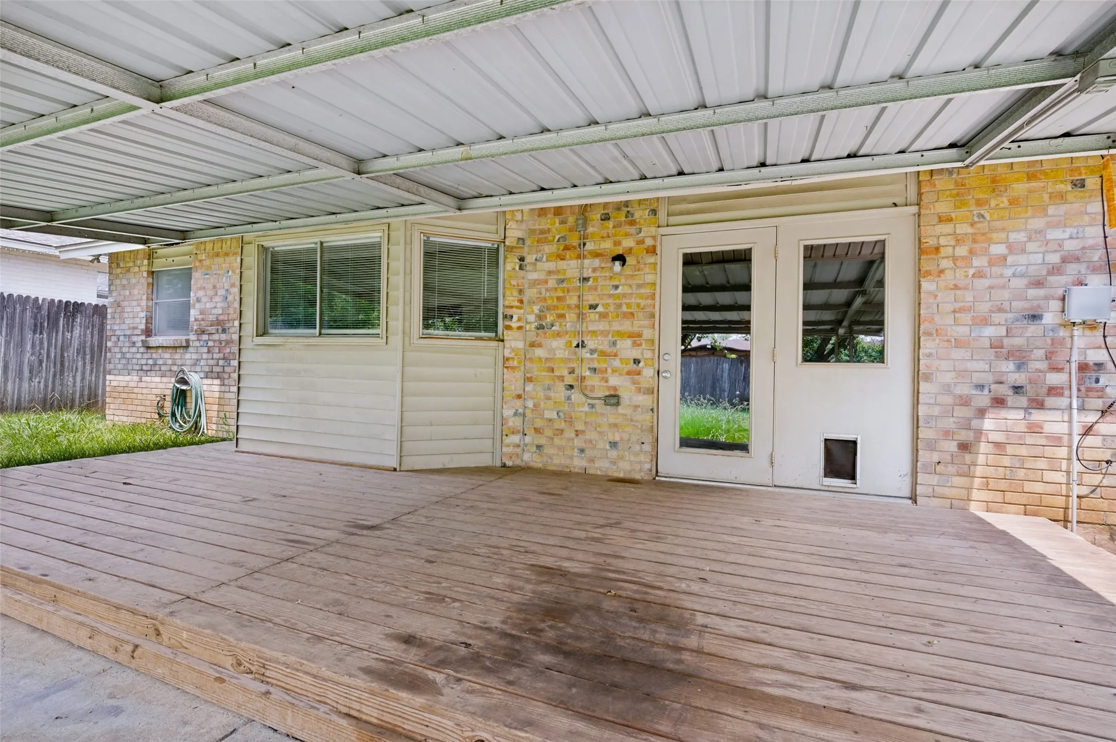 Single Family Residence For Sale in Tarrant County , 1514 Natches Drive, Arlington, Texas 76014, 3 Bedroom, 2 Bathroom, 2 Garage spaces, 1,341 Sqft, built in 1971, mls#21347390, Real Estate Agent in Arlington, Homes For Sale in Tarrant county, Homes For Sale in Arlington, Realtor in Arlington Texas, Real Estate Brokerage Independent Realty Texas, Luminita Cordes Realtor