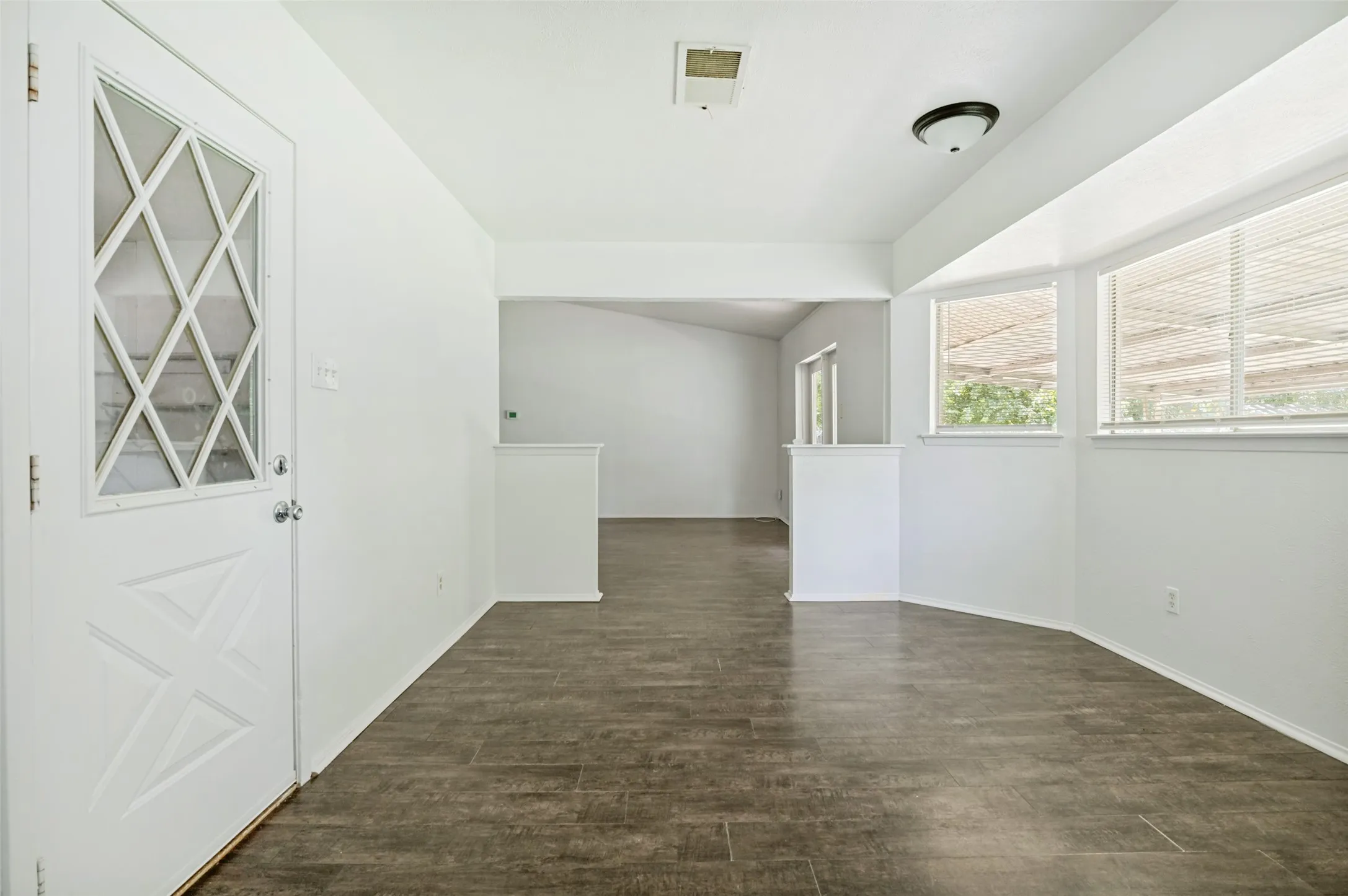 Single Family Residence For Sale in Tarrant County , 1514 Natches Drive, Arlington, Texas 76014, 3 Bedroom, 2 Bathroom, 2 Garage spaces, 1,341 Sqft, built in 1971, mls#21347390, Real Estate Agent in Arlington, Homes For Sale in Tarrant county, Homes For Sale in Arlington, Realtor in Arlington Texas, Real Estate Brokerage Independent Realty Texas, Luminita Cordes Realtor