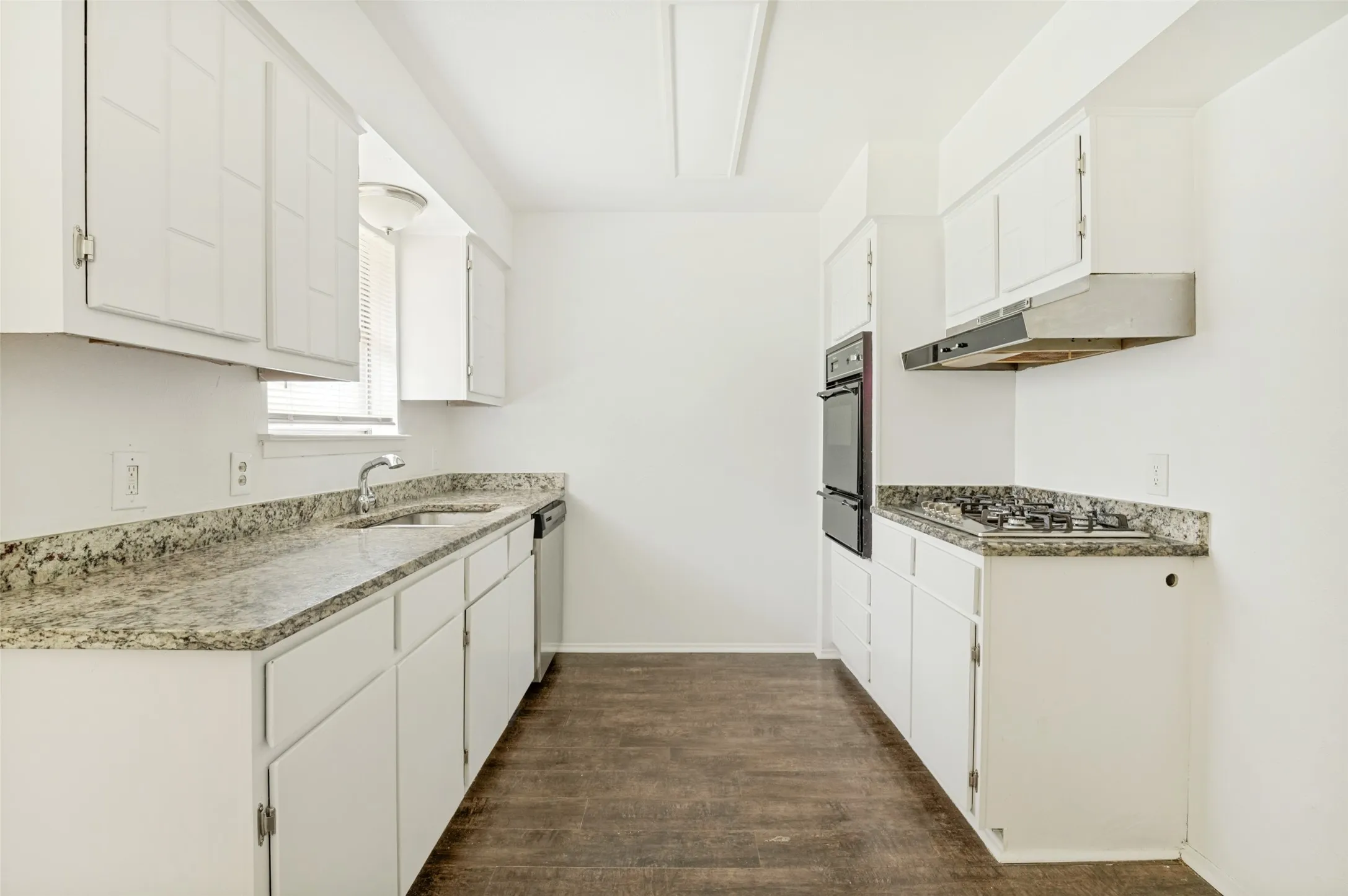 Single Family Residence For Sale in Tarrant County , 1514 Natches Drive, Arlington, Texas 76014, 3 Bedroom, 2 Bathroom, 2 Garage spaces, 1,341 Sqft, built in 1971, mls#21347390, Real Estate Agent in Arlington, Homes For Sale in Tarrant county, Homes For Sale in Arlington, Realtor in Arlington Texas, Real Estate Brokerage Independent Realty Texas, Luminita Cordes Realtor