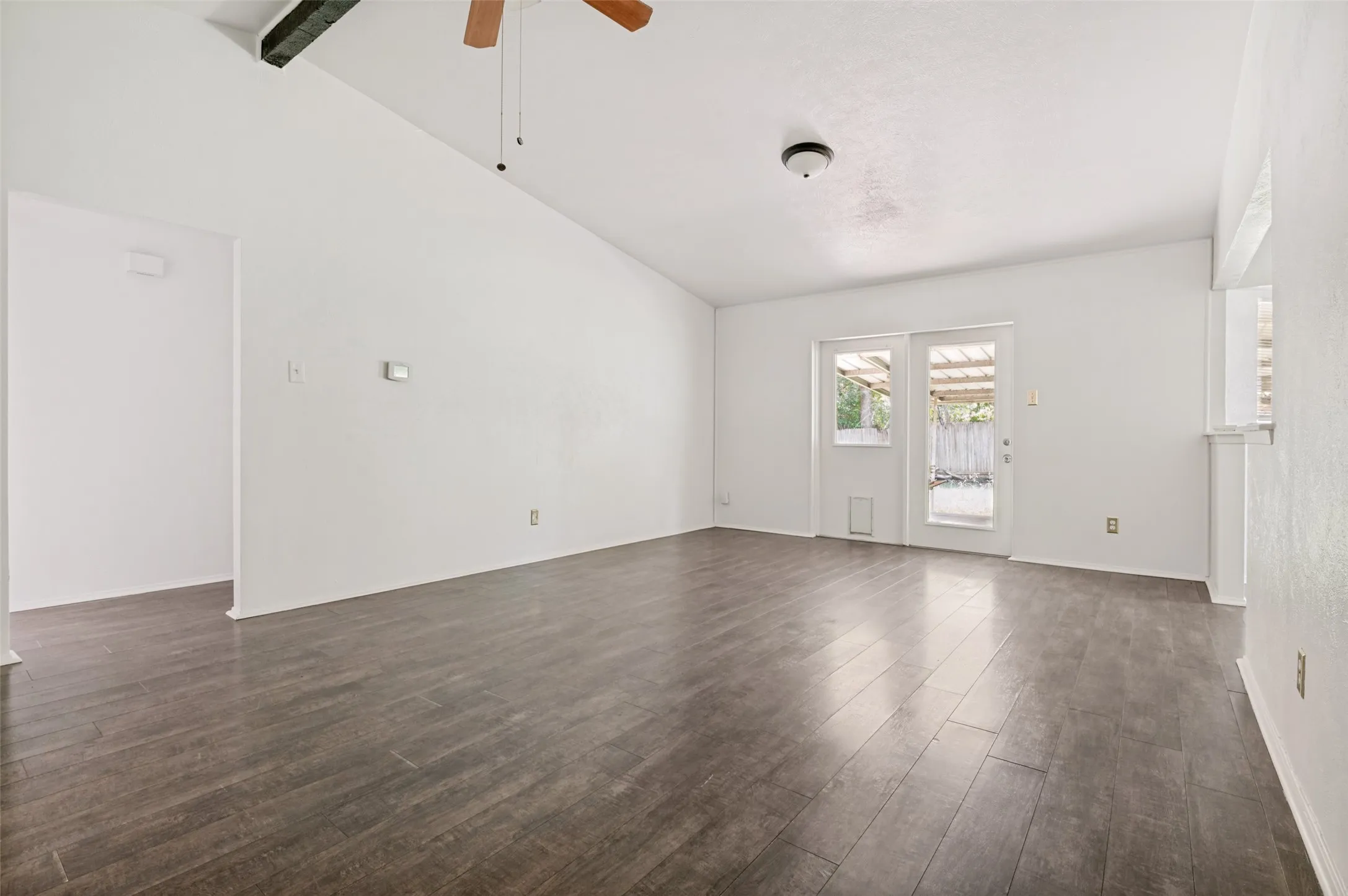 Single Family Residence For Sale in Tarrant County , 1514 Natches Drive, Arlington, Texas 76014, 3 Bedroom, 2 Bathroom, 2 Garage spaces, 1,341 Sqft, built in 1971, mls#21347390, Real Estate Agent in Arlington, Homes For Sale in Tarrant county, Homes For Sale in Arlington, Realtor in Arlington Texas, Real Estate Brokerage Independent Realty Texas, Luminita Cordes Realtor
