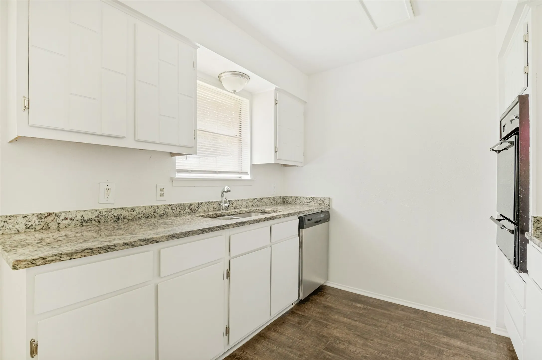 Single Family Residence For Sale in Tarrant County , 1514 Natches Drive, Arlington, Texas 76014, 3 Bedroom, 2 Bathroom, 2 Garage spaces, 1,341 Sqft, built in 1971, mls#21347390, Real Estate Agent in Arlington, Homes For Sale in Tarrant county, Homes For Sale in Arlington, Realtor in Arlington Texas, Real Estate Brokerage Independent Realty Texas, Luminita Cordes Realtor